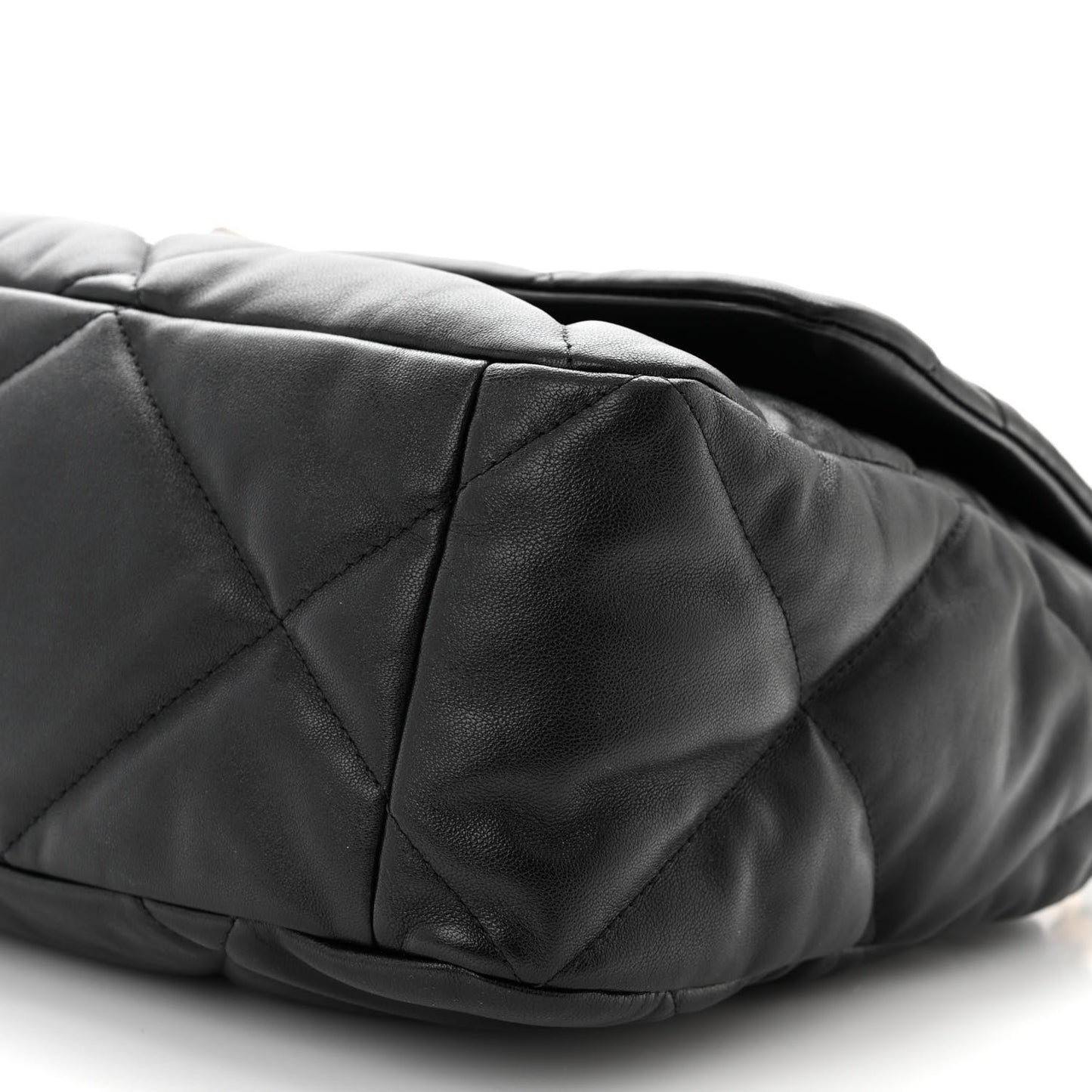 Lambskin Quilted Maxi Chanel 19 Flap Black