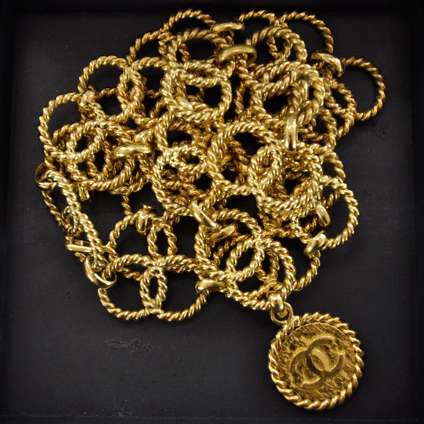 Chain CC Medallion Belt Gold
