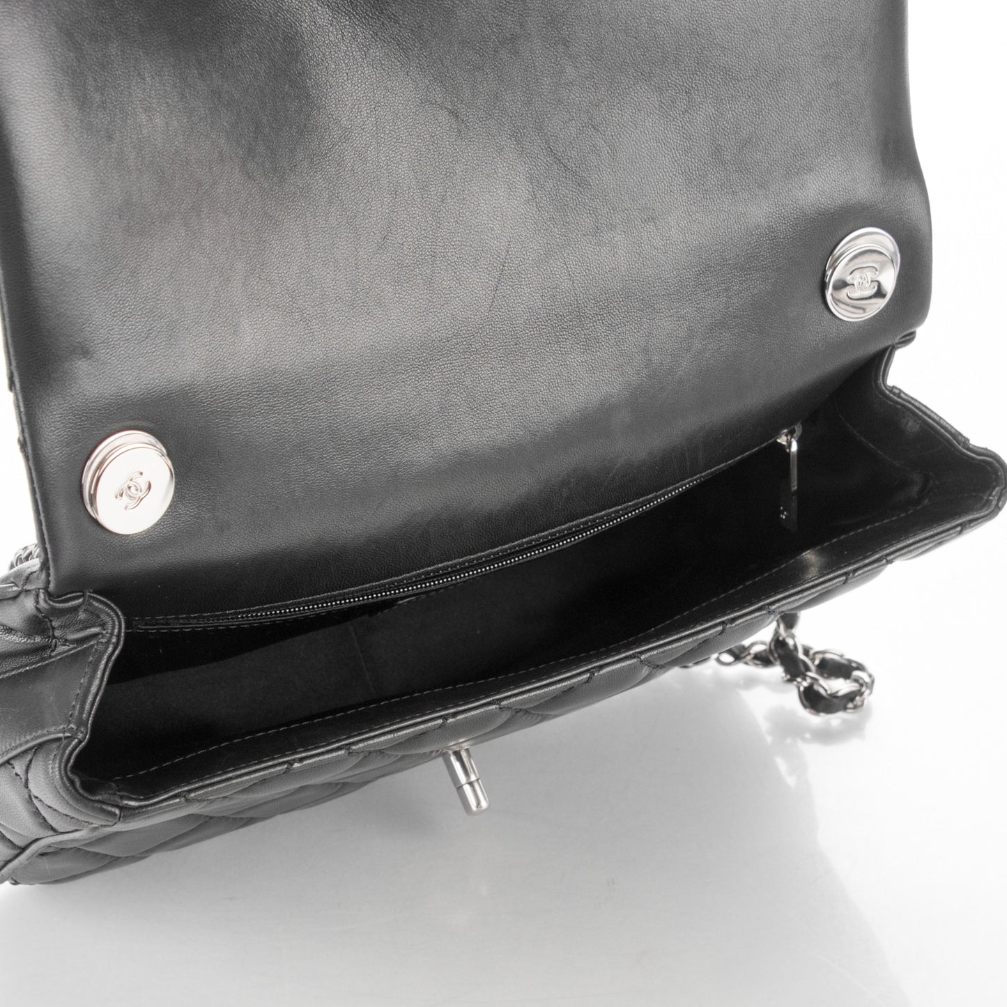 Lambskin Quilted Medium Easy Carry Flap Black