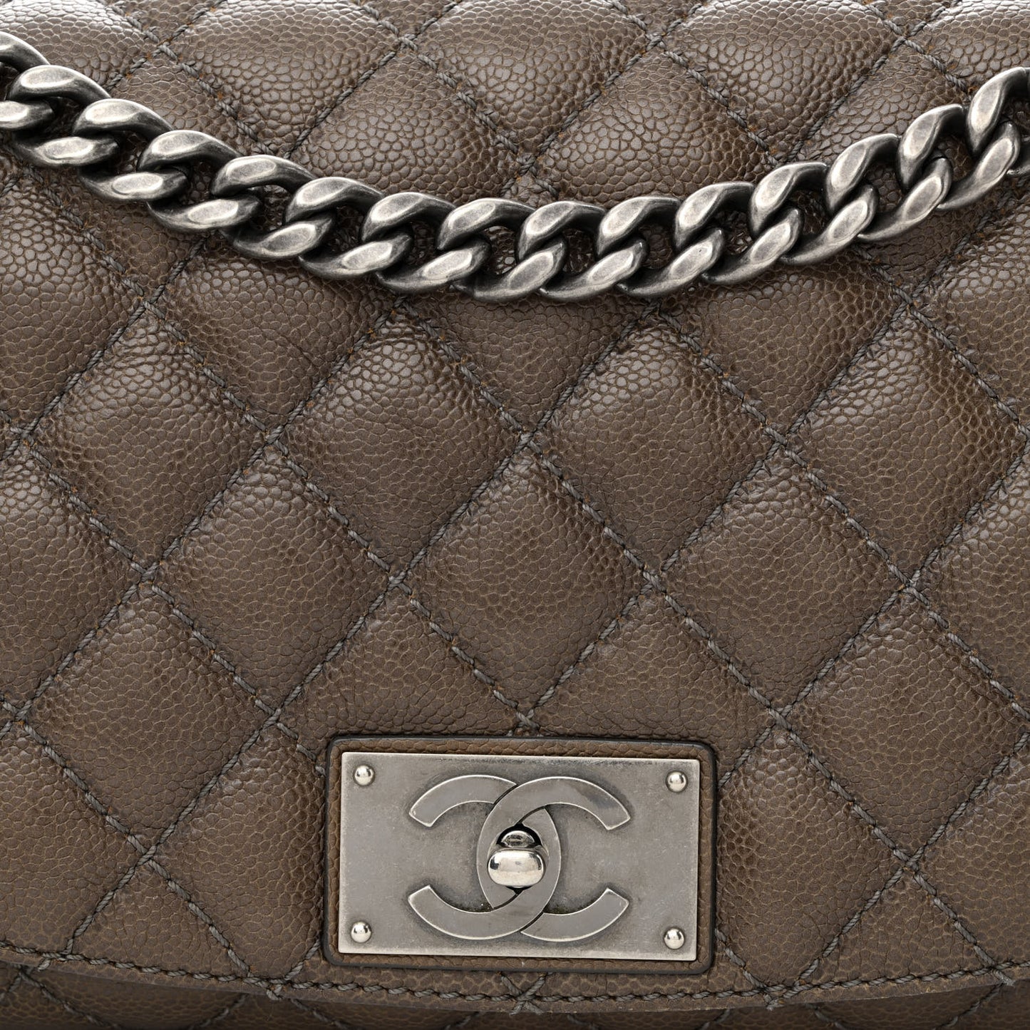 Glazed Caviar Medium Flap Khaki