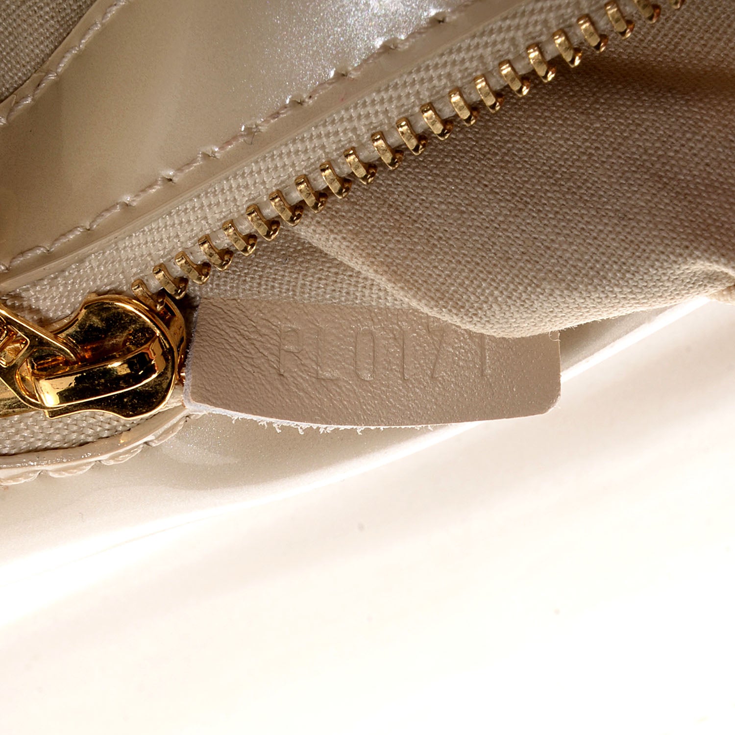 Louis Vuitton Patent Sobe Clutch Blanc Corail 7 of 7