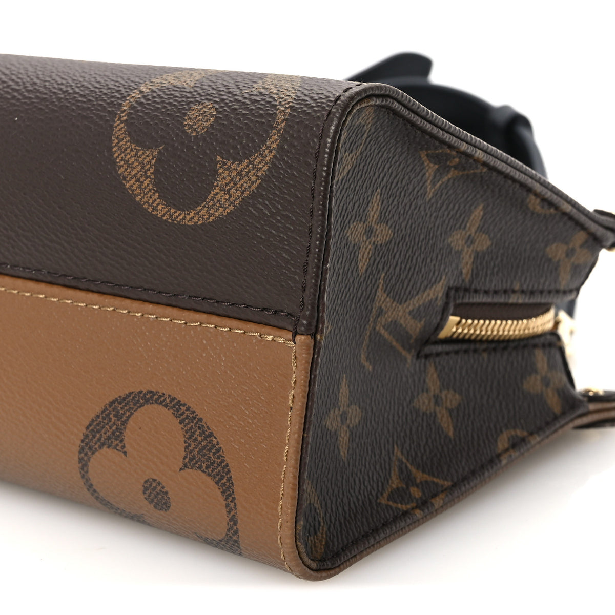 Reverse Monogram Giant OnTheGo East West Chain
