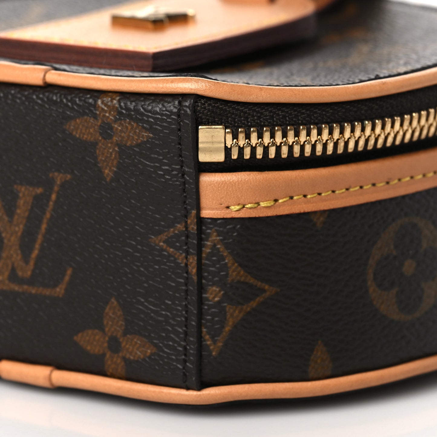 Monogram Mini Boite Chapeau