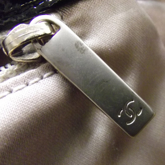 Vinyl Rock and Chain Medium Flap Black