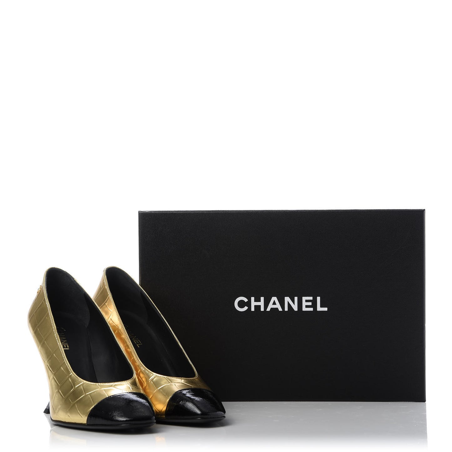 Metallic Crocodile Embossed Crumpled Patent Cap Toe Pumps 38.5 Gold Black