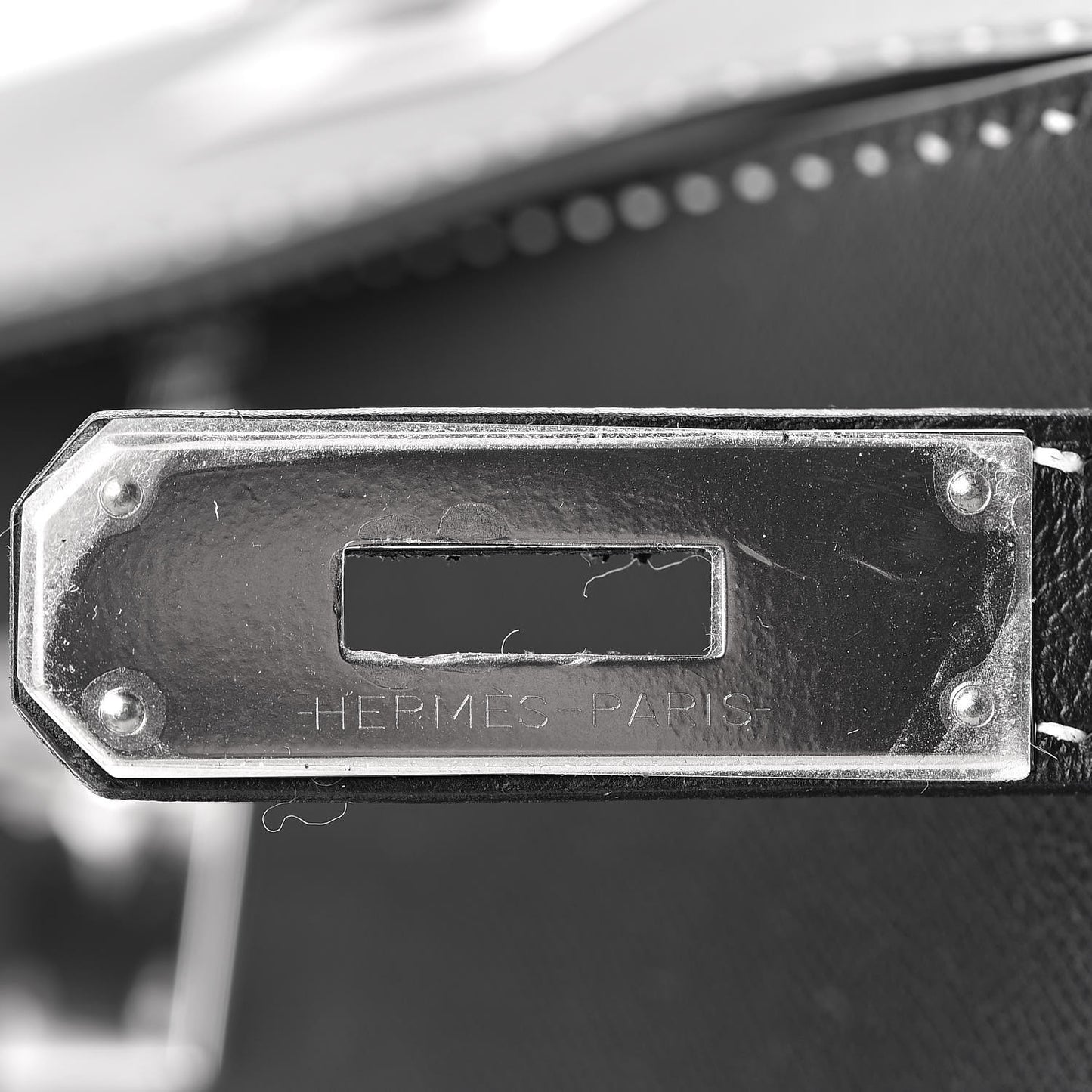 Grained Monsieur Un Point Sur Deux Kelly Sellier 28 Black