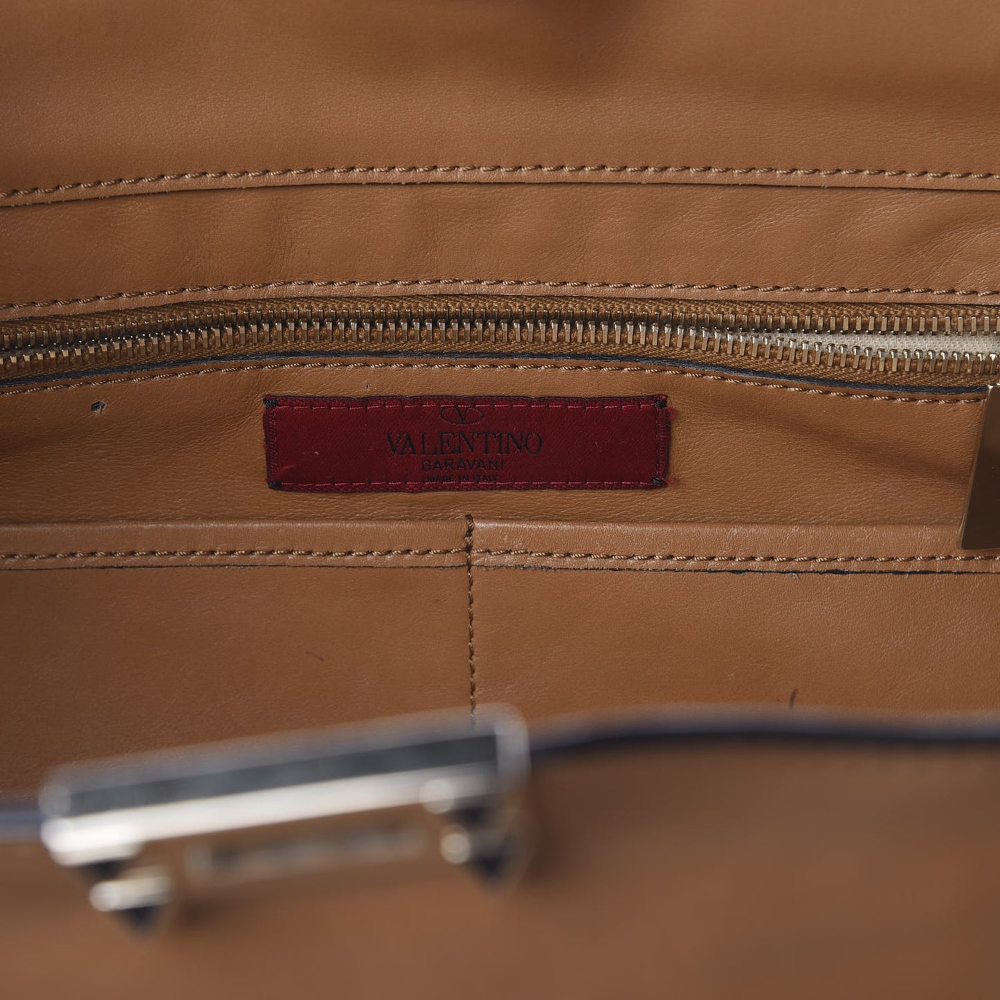 Vitello Medium Rockstud Tote Camel