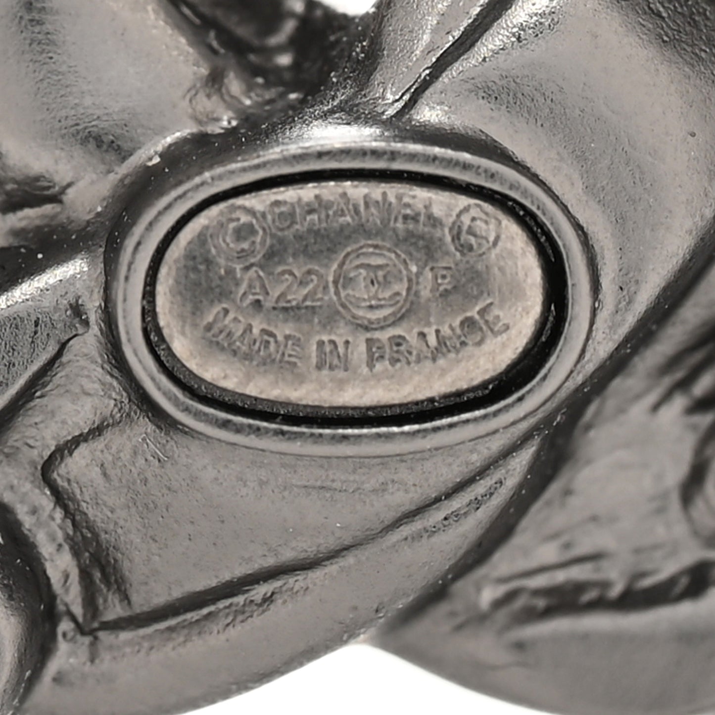 Lambskin Chain CC Brooch Ruthenium White