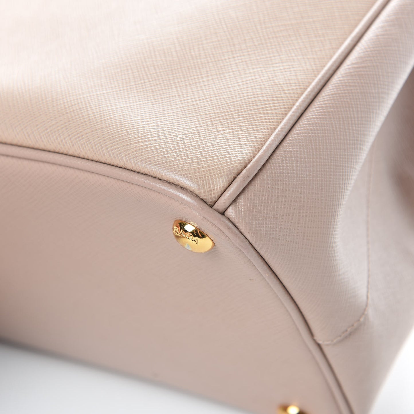 Saffiano Medium Galleria Double Zip Tote Cammeo