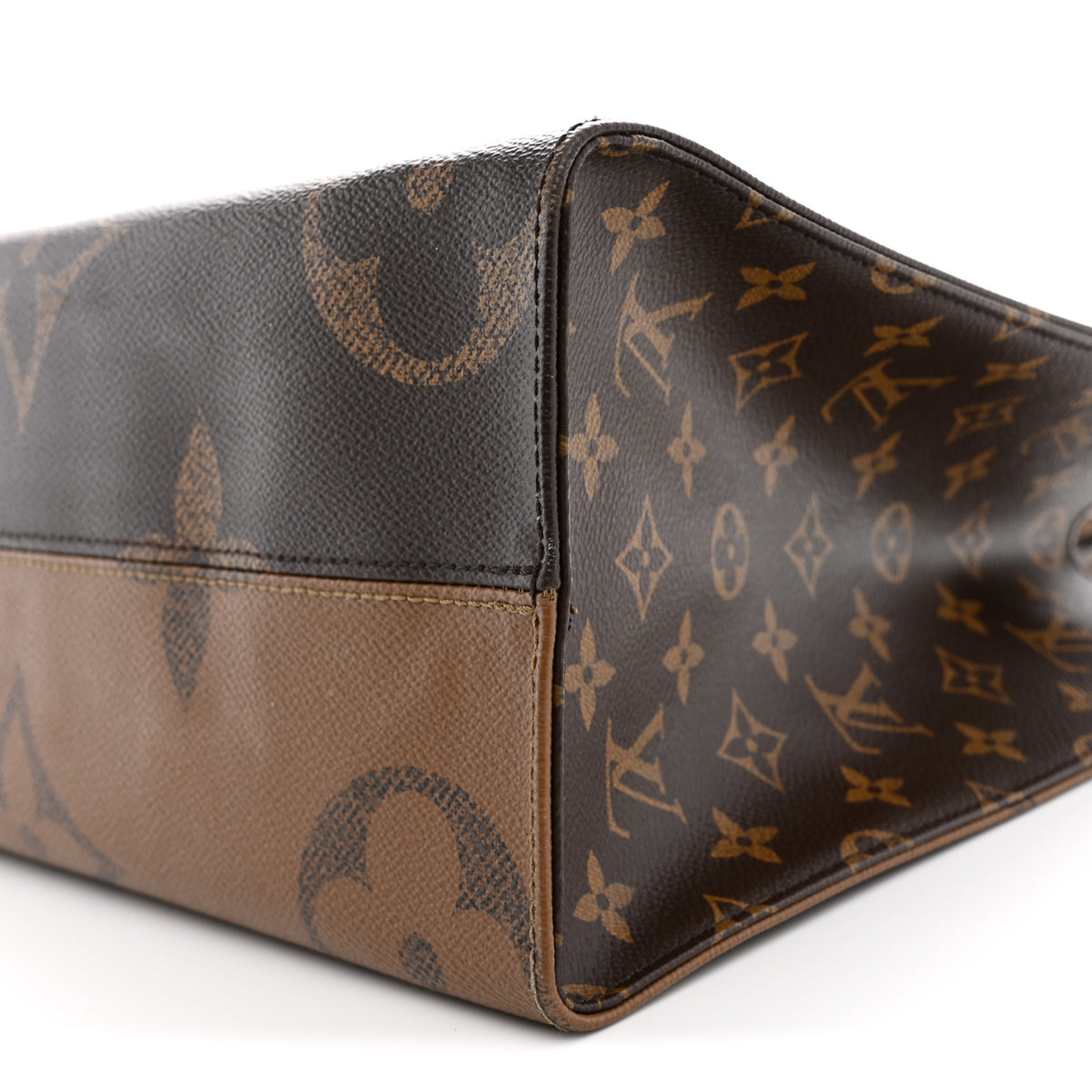 Reverse Monogram Giant Onthego MM