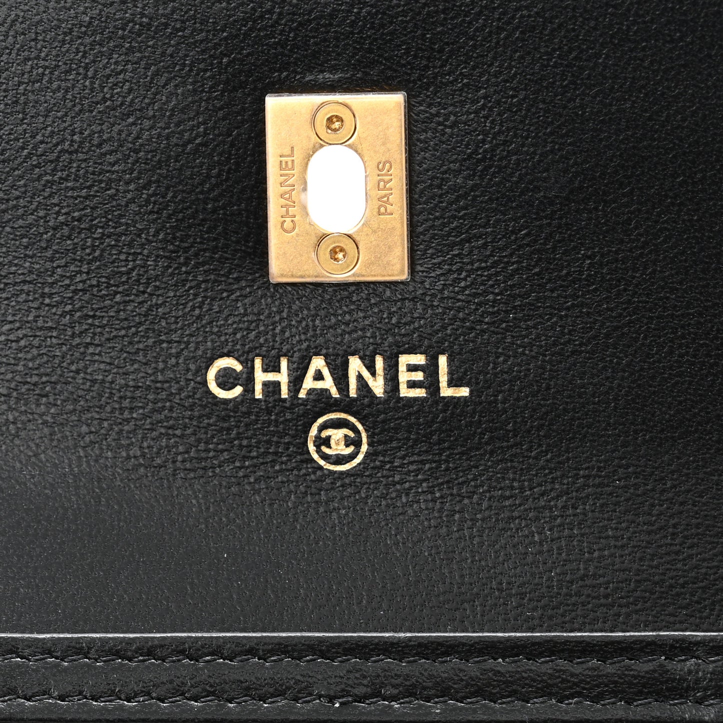 Lambskin Quilted Pearl Crush Clutch With Chain Black