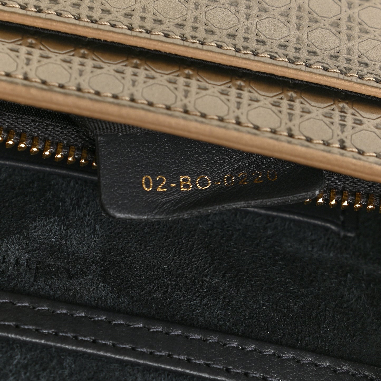 Metallic Patent Micro-Cannage 30 Montaigne 2 in 1 Pouch Gold
