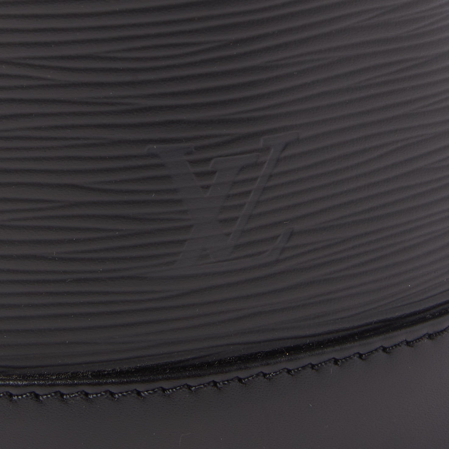 Louis Vuitton Epi Noe Black 8 of 9