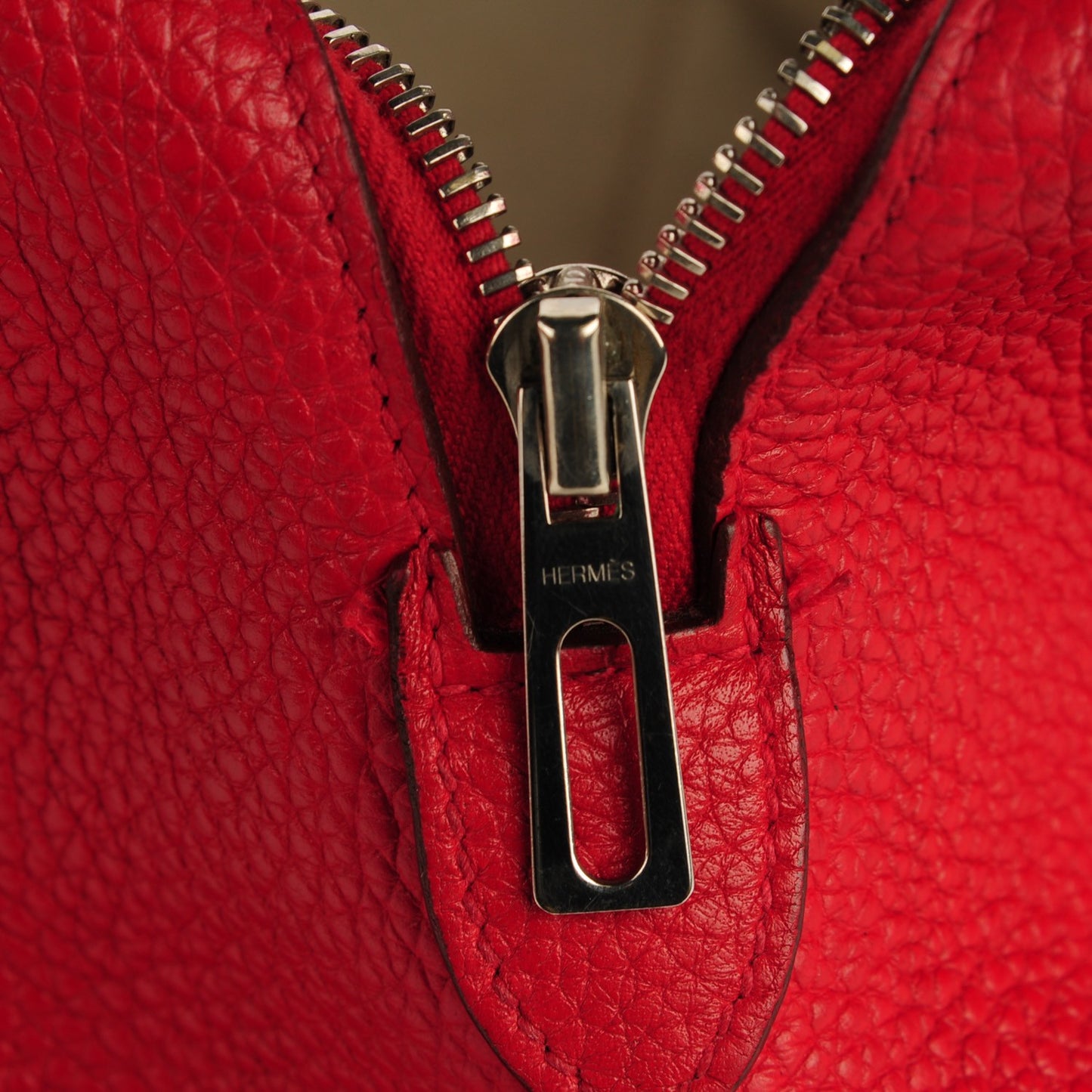 Taurillon Clemence Victoria II 35 Rouge Casaque