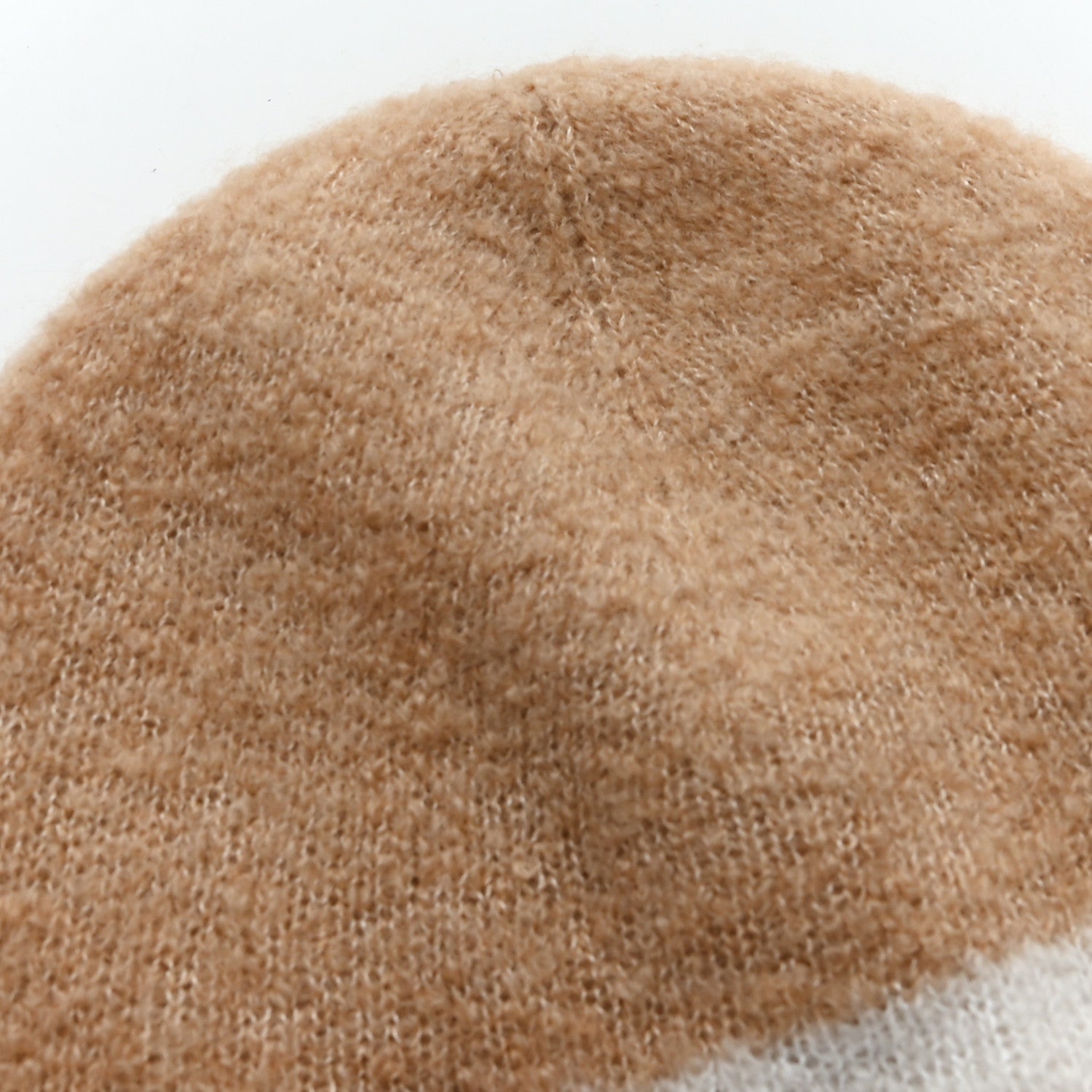 シャネルCCビーニー Chanel Cashmere Silk CC Beanie Hat Beige White 1770363 – FASHIONPHILE