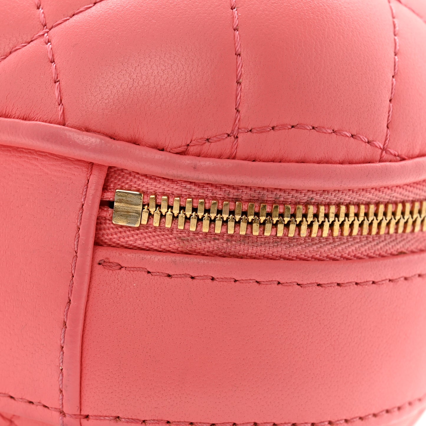 Lambskin Quilted CC Bubble Vanity Case With Chain Pink