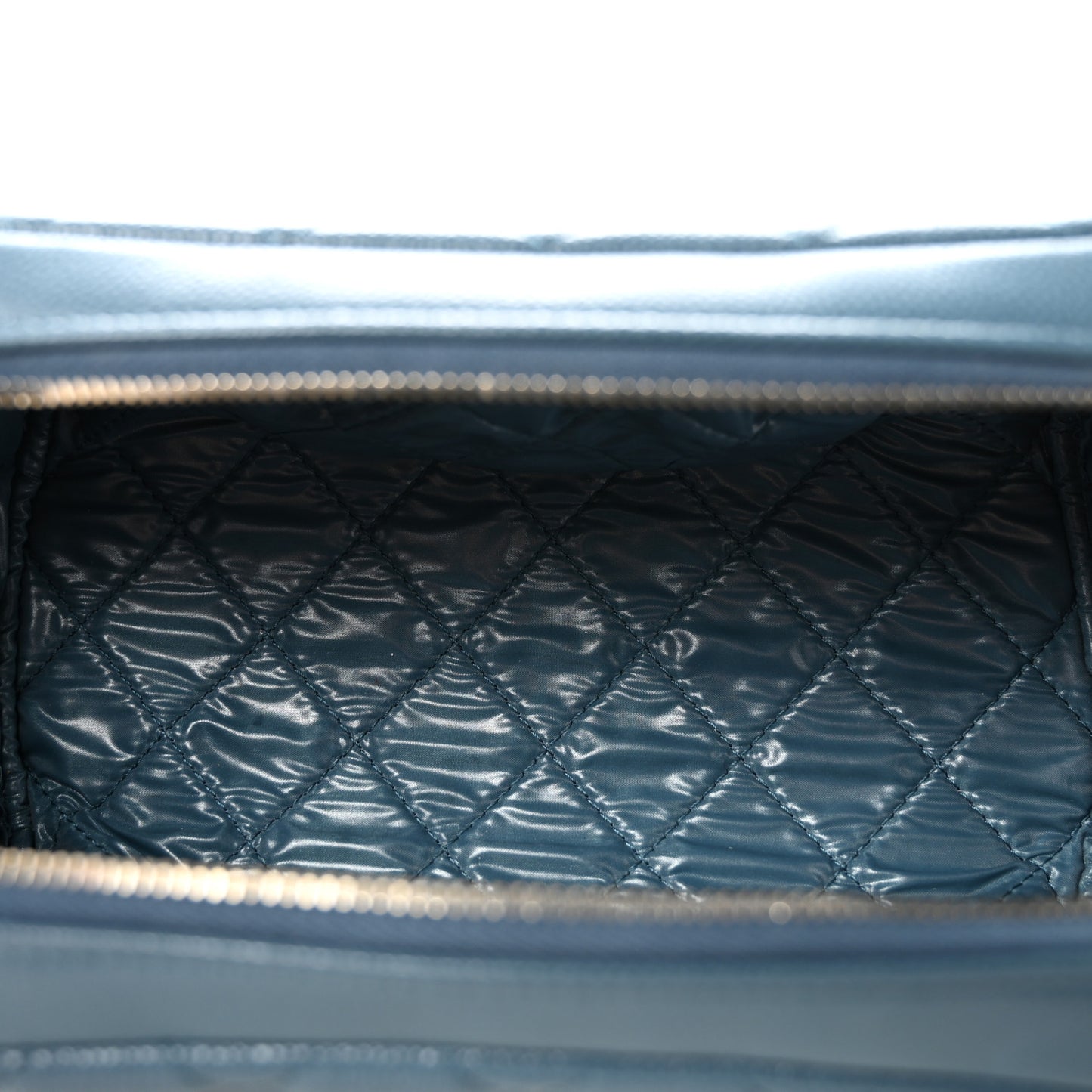 Caviar Quilted Toiletry Case With Chain Blue