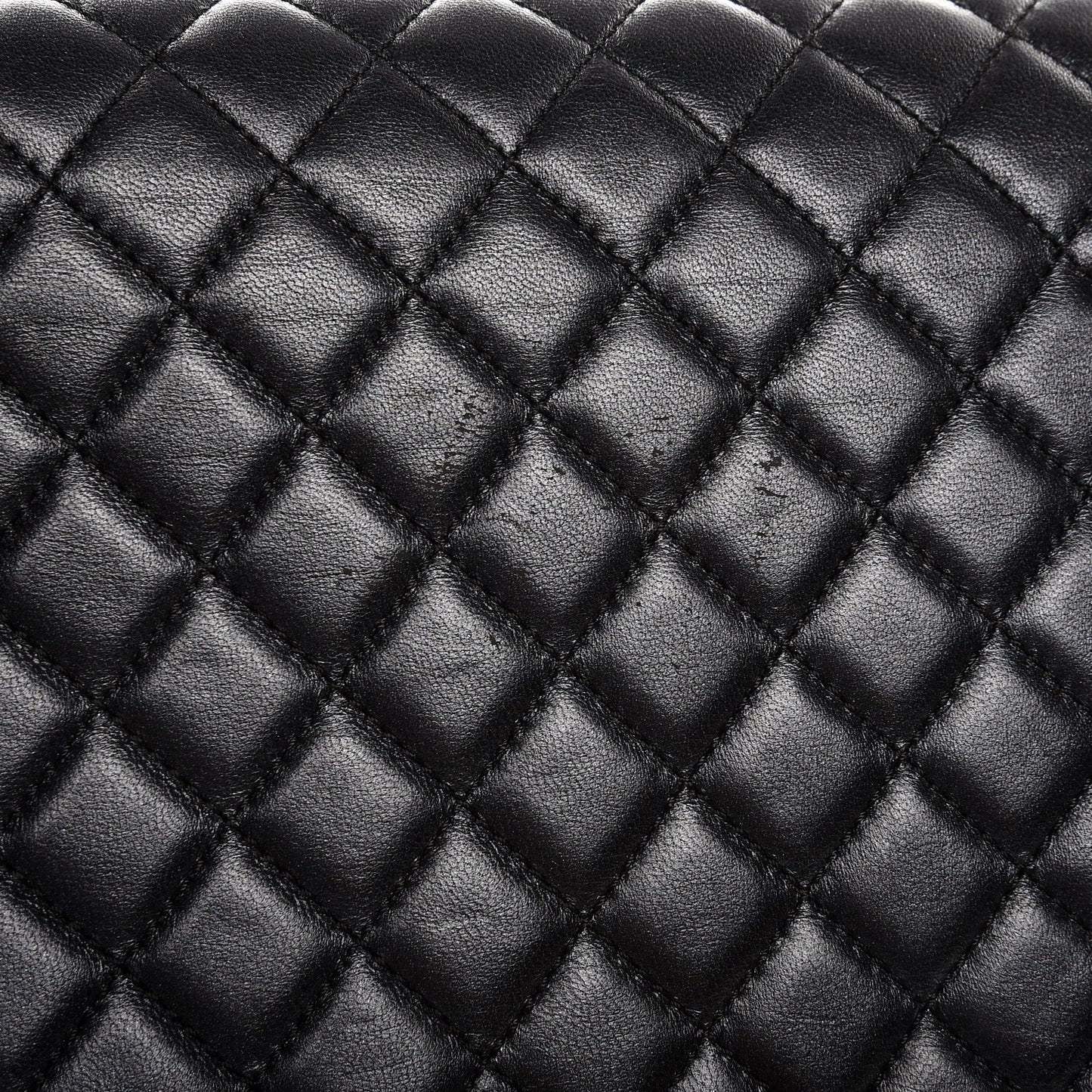 Lambskin New Medium Boy Flap Pearly Black