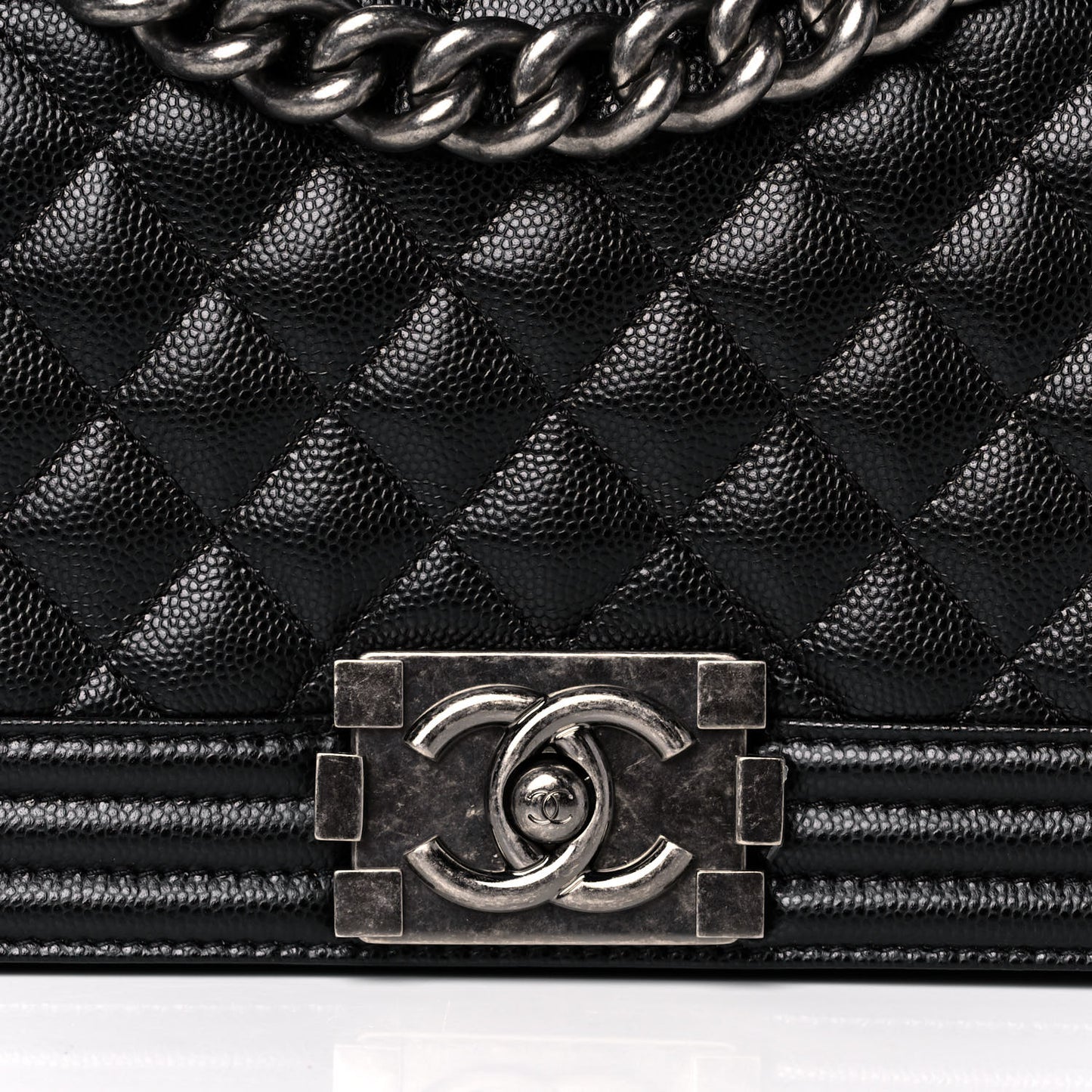 Caviar Quilted Medium Boy Flap Black