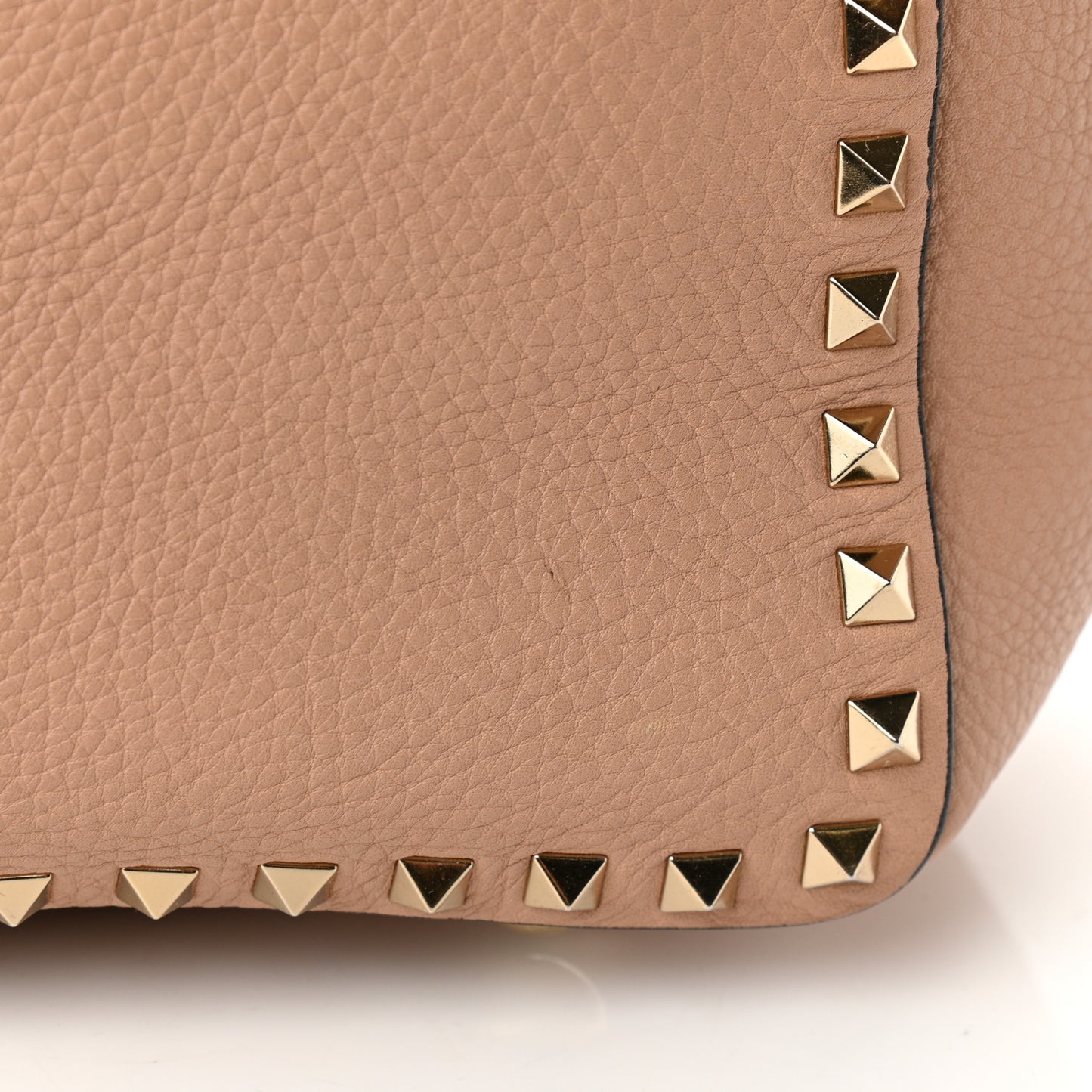 Pebbled Calfskin Medium Rockstud Tote Skin Sorbet