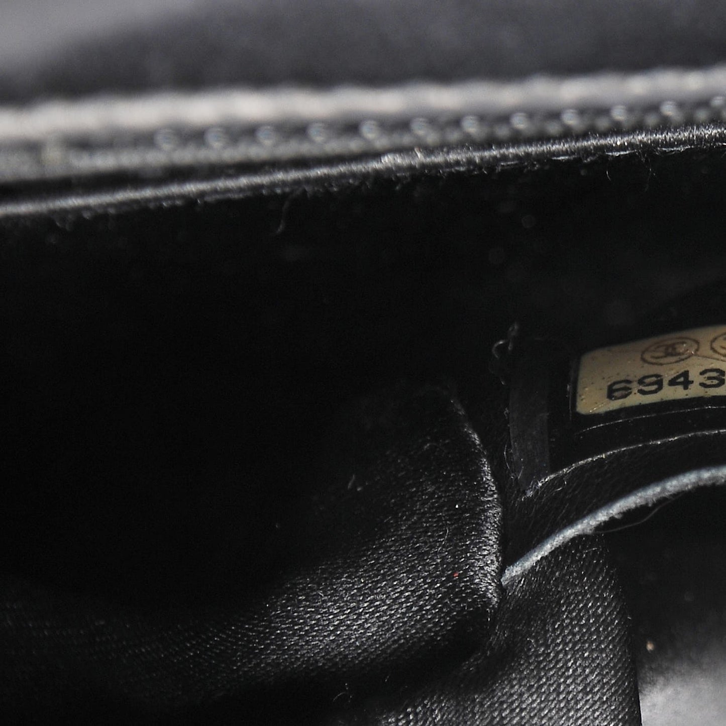 Nylon Medium Travel Flap Black
