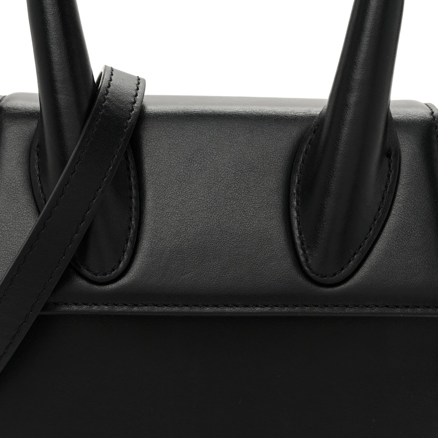 Smooth Calfskin Le Chiquito Moyen Black