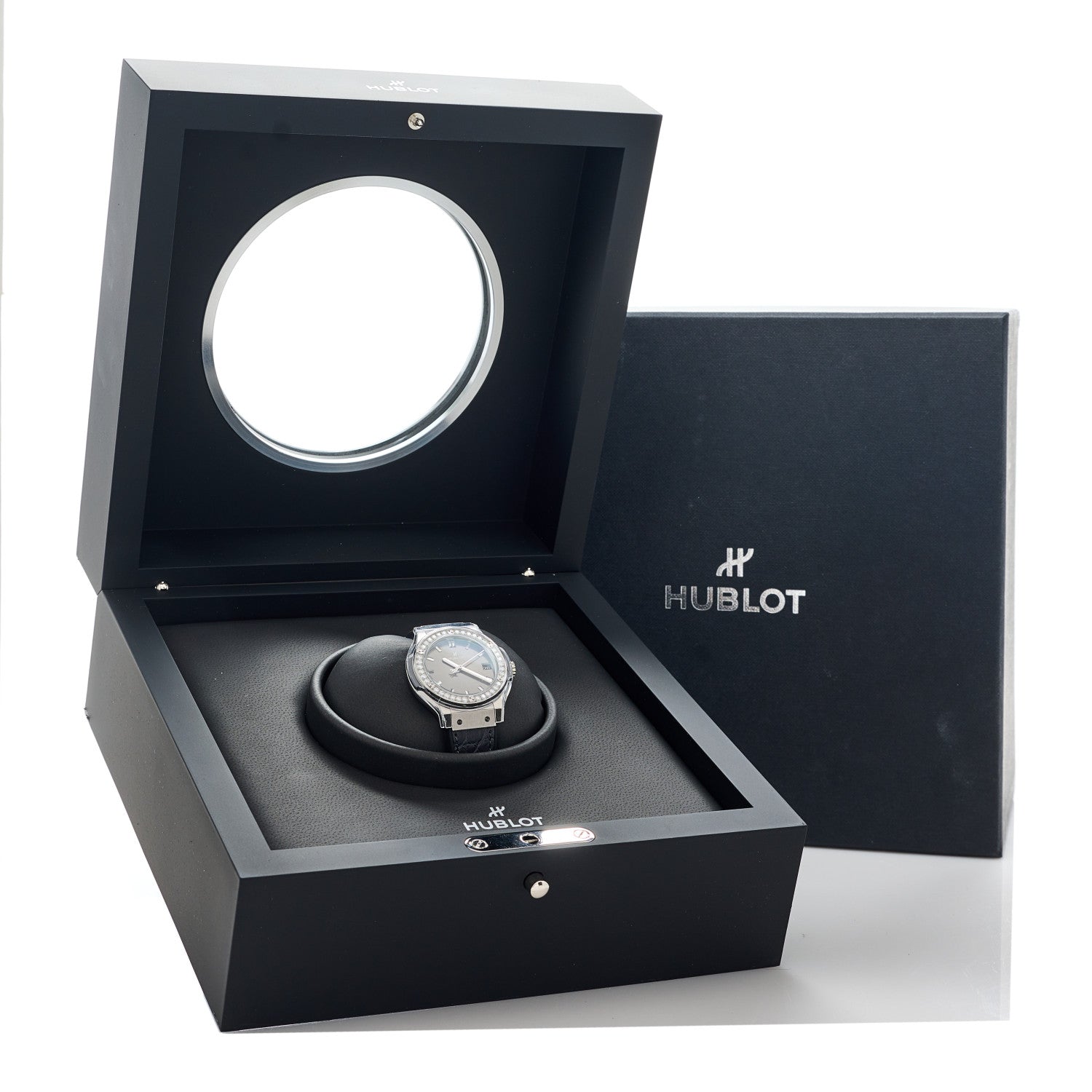 Hublot Titanium Alligator Diamond Bezel 33mm Classic Fusion Automatic Watch Grey 581.NX.7071.LR.1104 5 of 5
