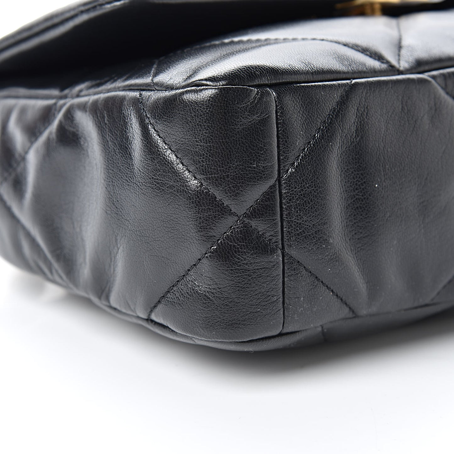 Lambskin Quilted Medium 19 Flap Black