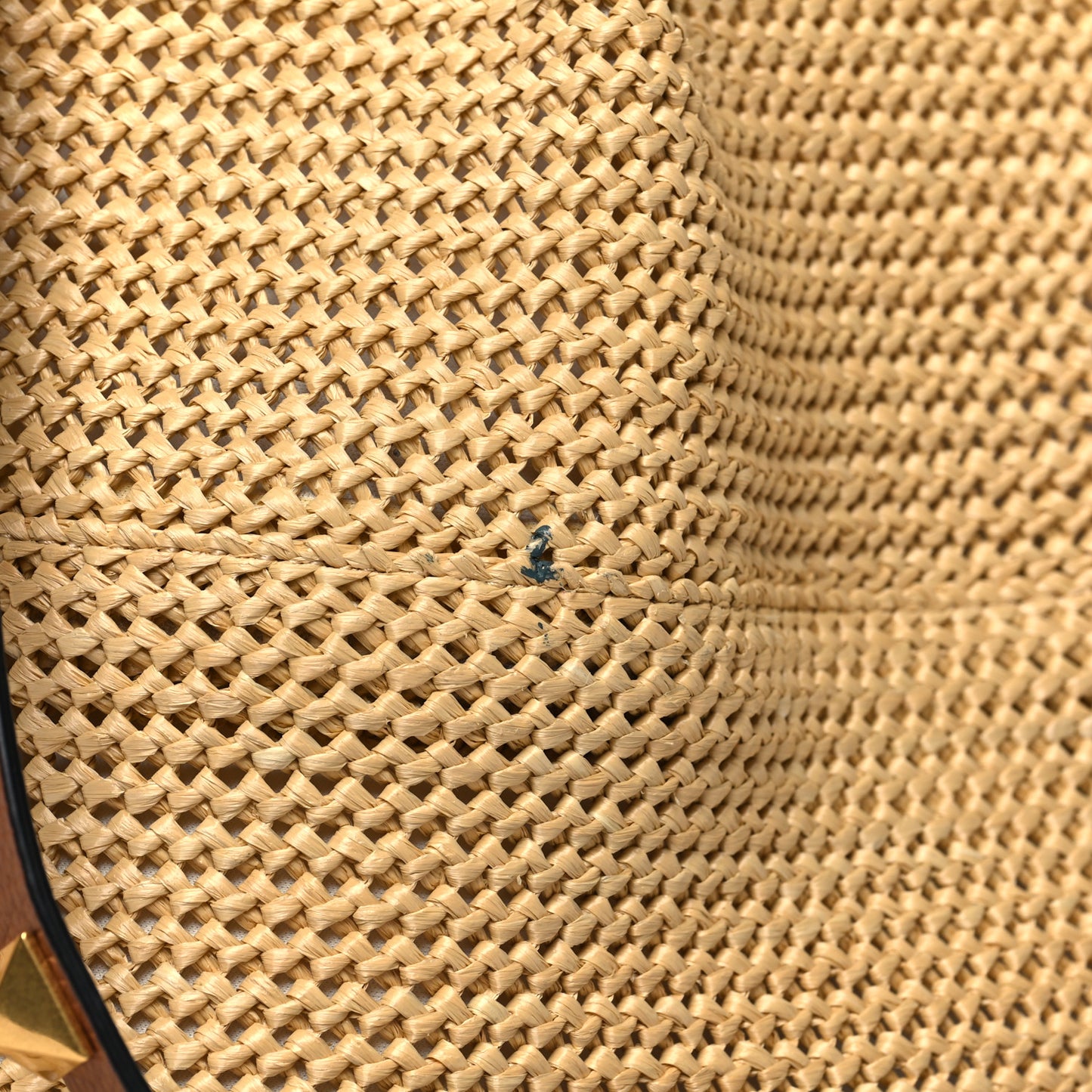 Raffia Grained Calfskin Medium Rockstud Vlogo Tote Naturale