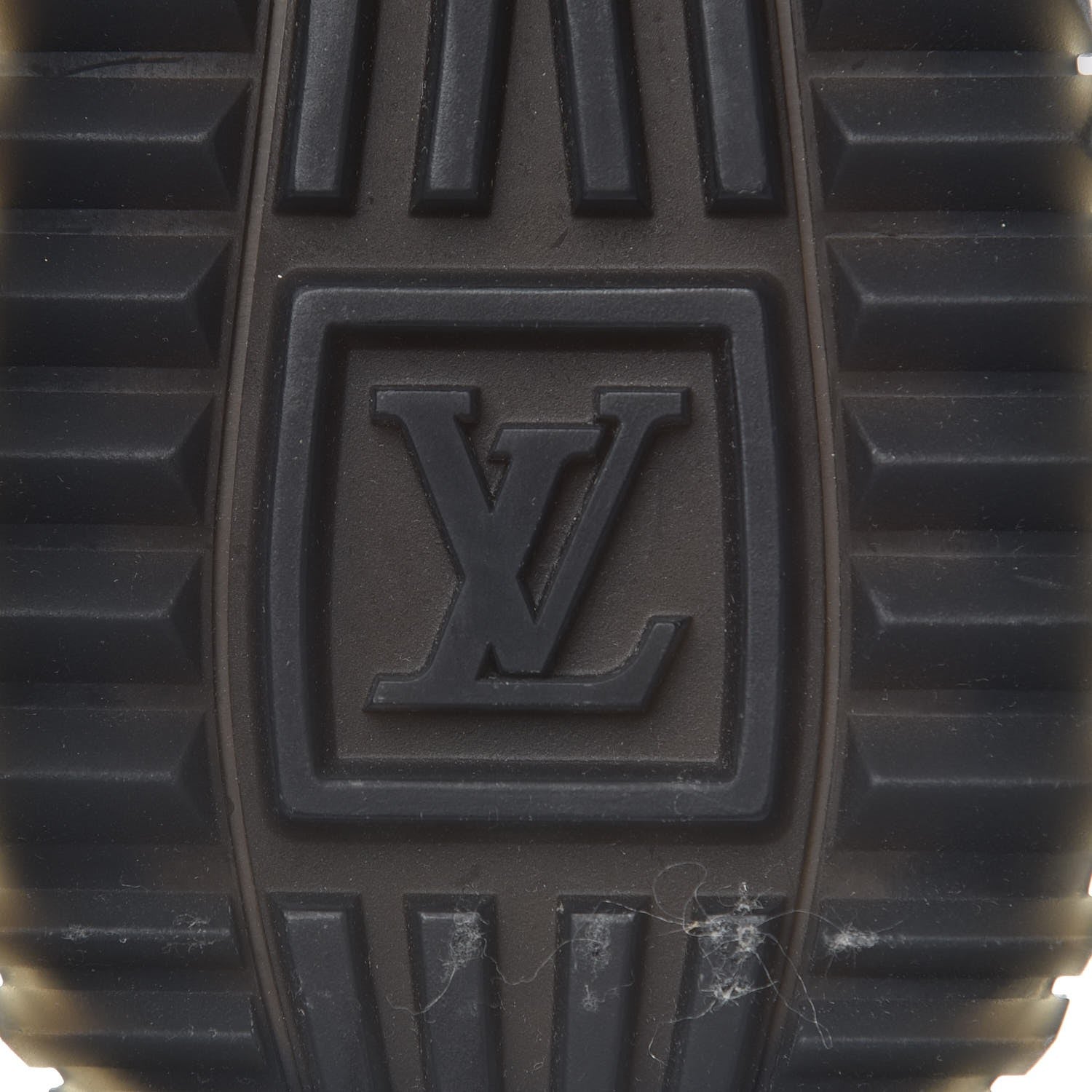 Louis Vuitton Suede Calfskin Run Away Sneakers 36 Kaki 6 of 11