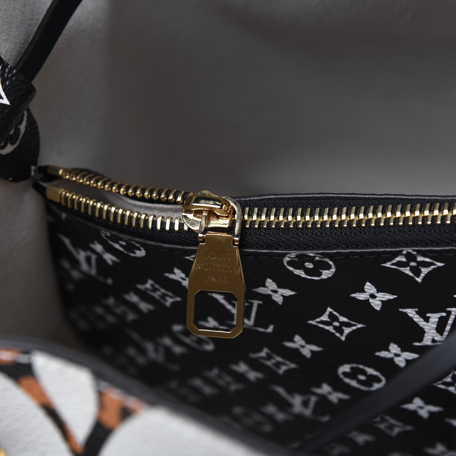 Louis Vuitton Monogram Giant Jungle NéoNoé Ivory 10 of 14