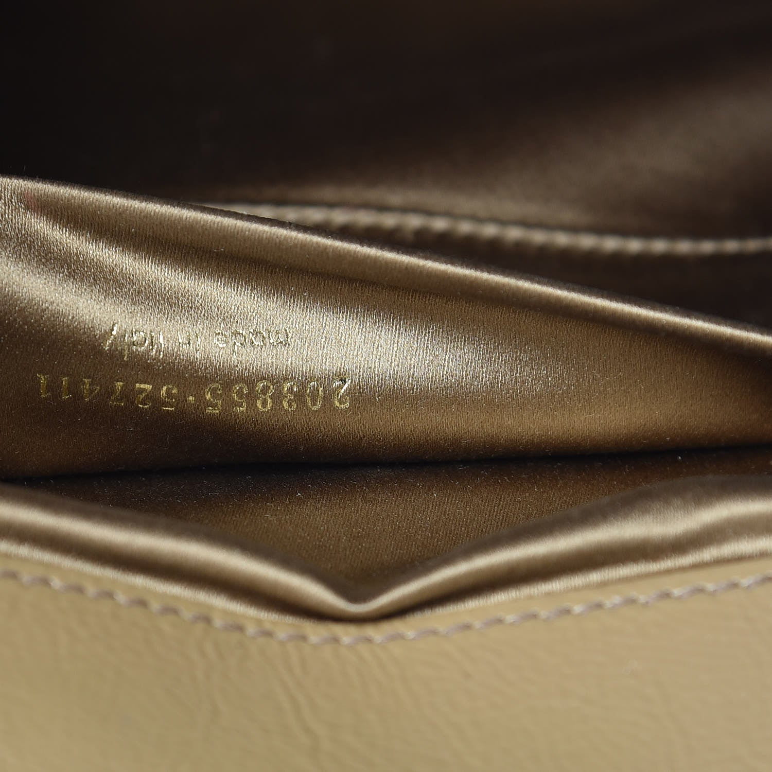 Saint Laurent Textured Patent Calfskin Monogram Large Belle De Jour Clutch Beige 7 of 15