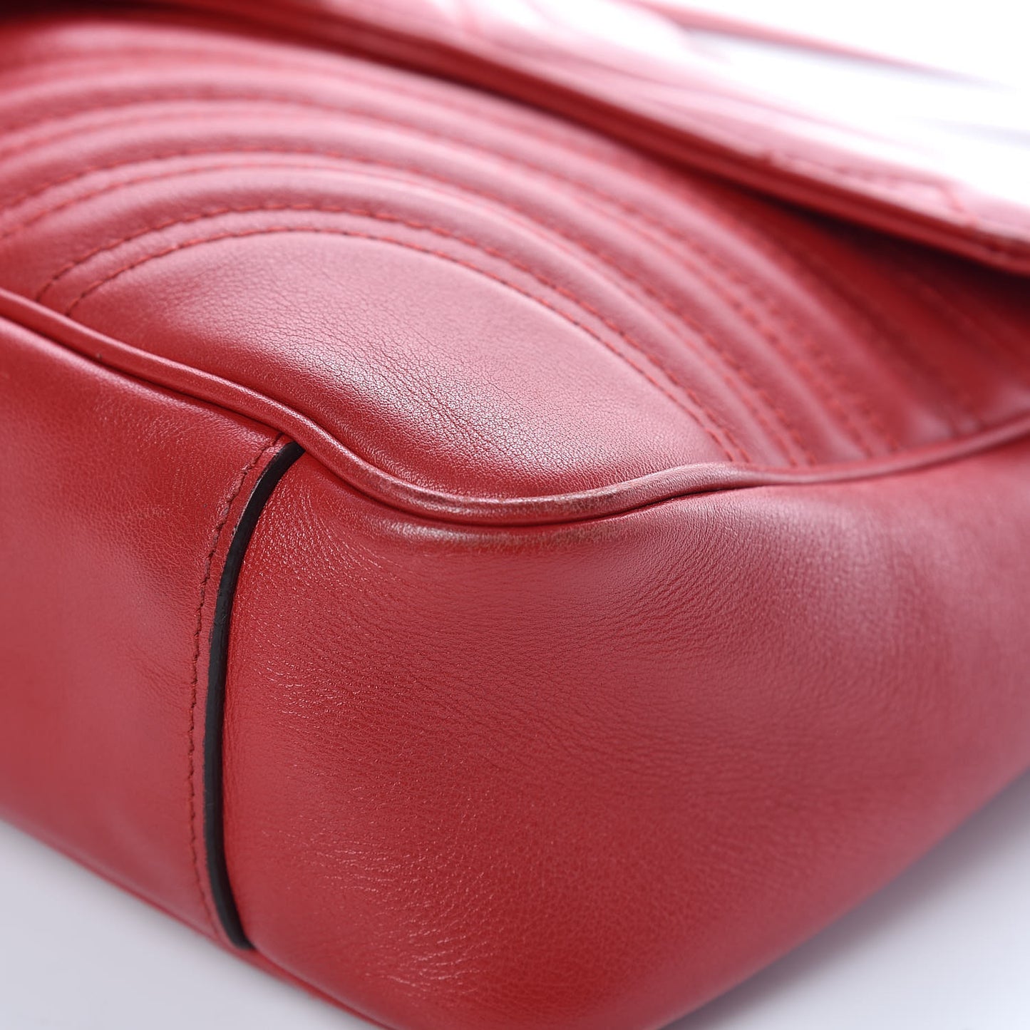 Calfskin Matelasse Medium GG Marmont Shoulder Bag Hibiscus Red