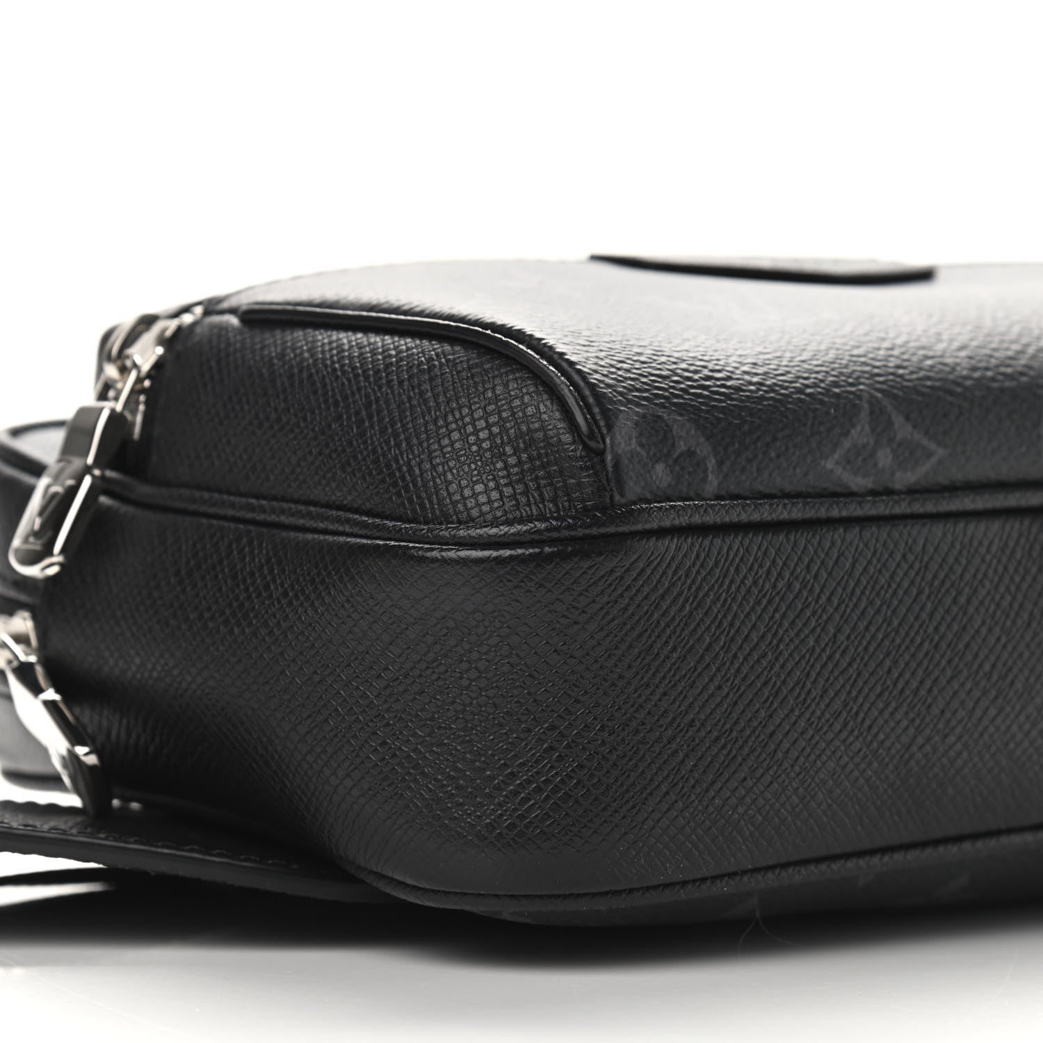 Louis Vuitton Taiga Monogram Outdoor Bumbag Black 7 of 8