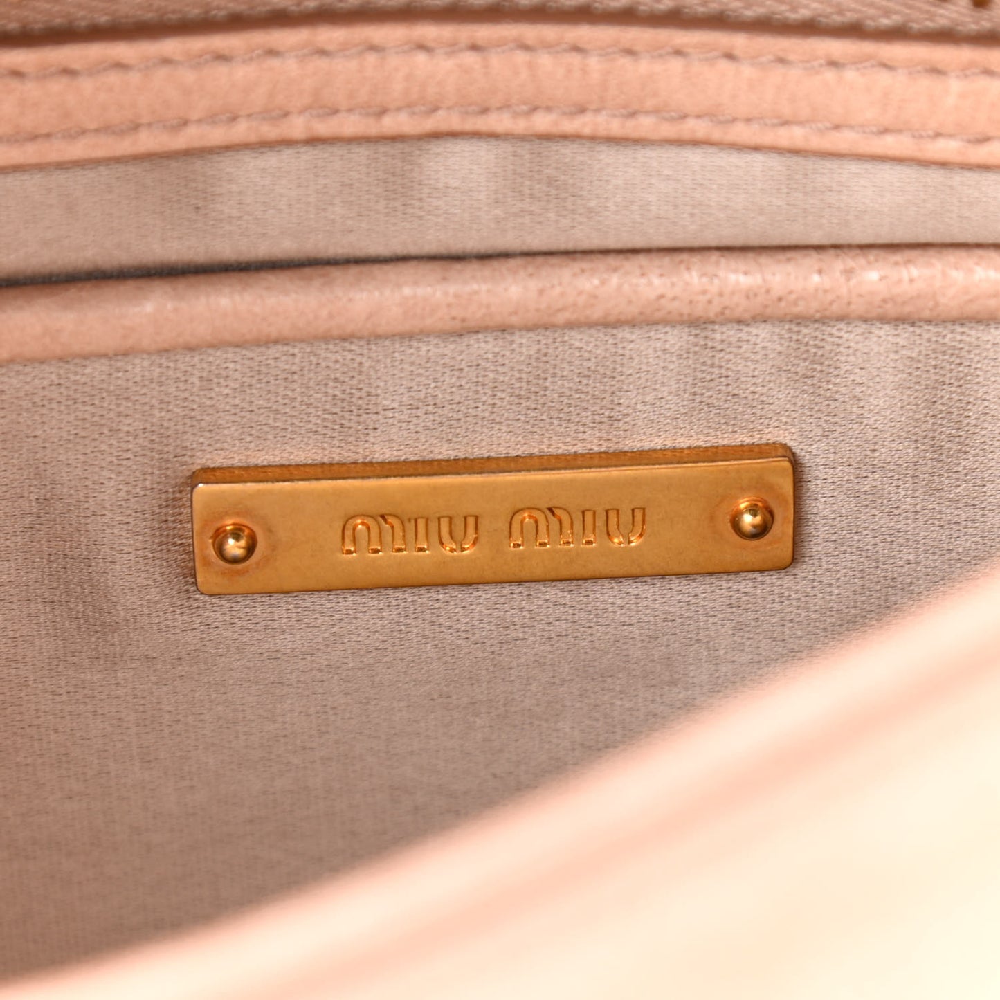 Vitello Lux Quilted Crossbody Cipria