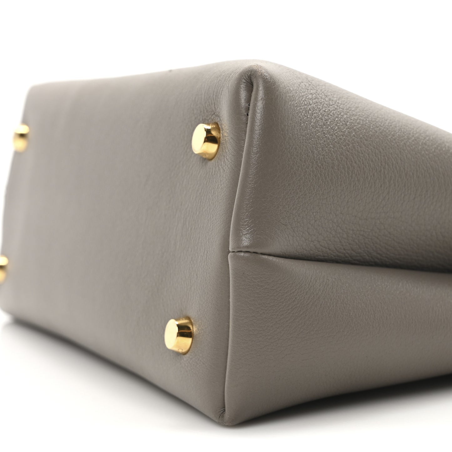 Supple Calfskin Medium Nino Pebble