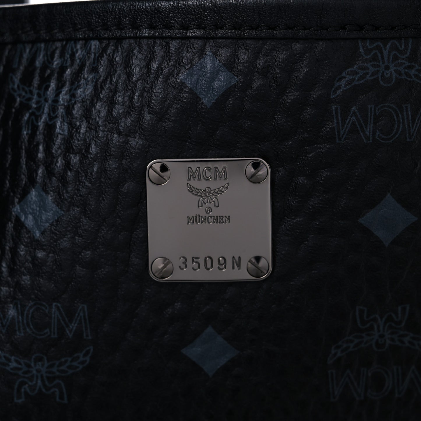 Visetos Medium Reversible Shopping Tote Black