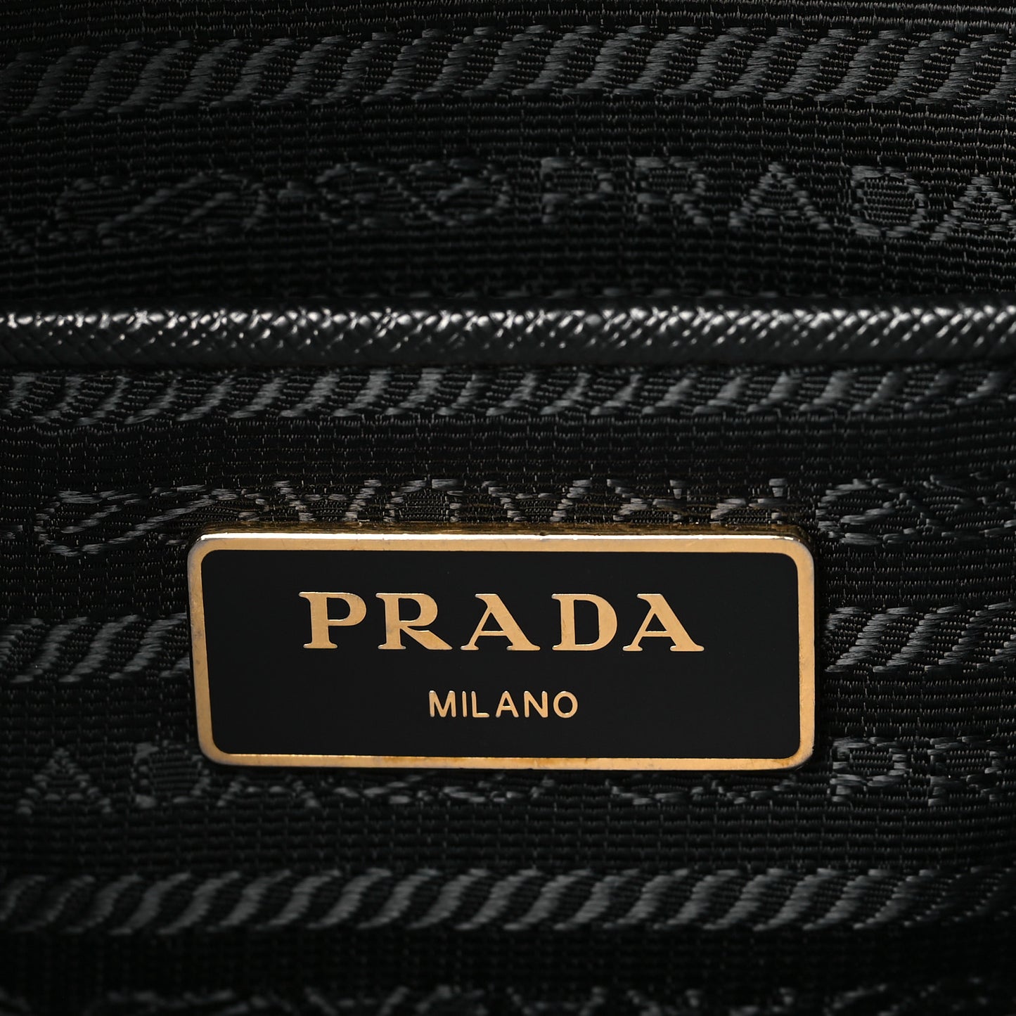 Saffiano Medium Galleria Double Zip Tote Black