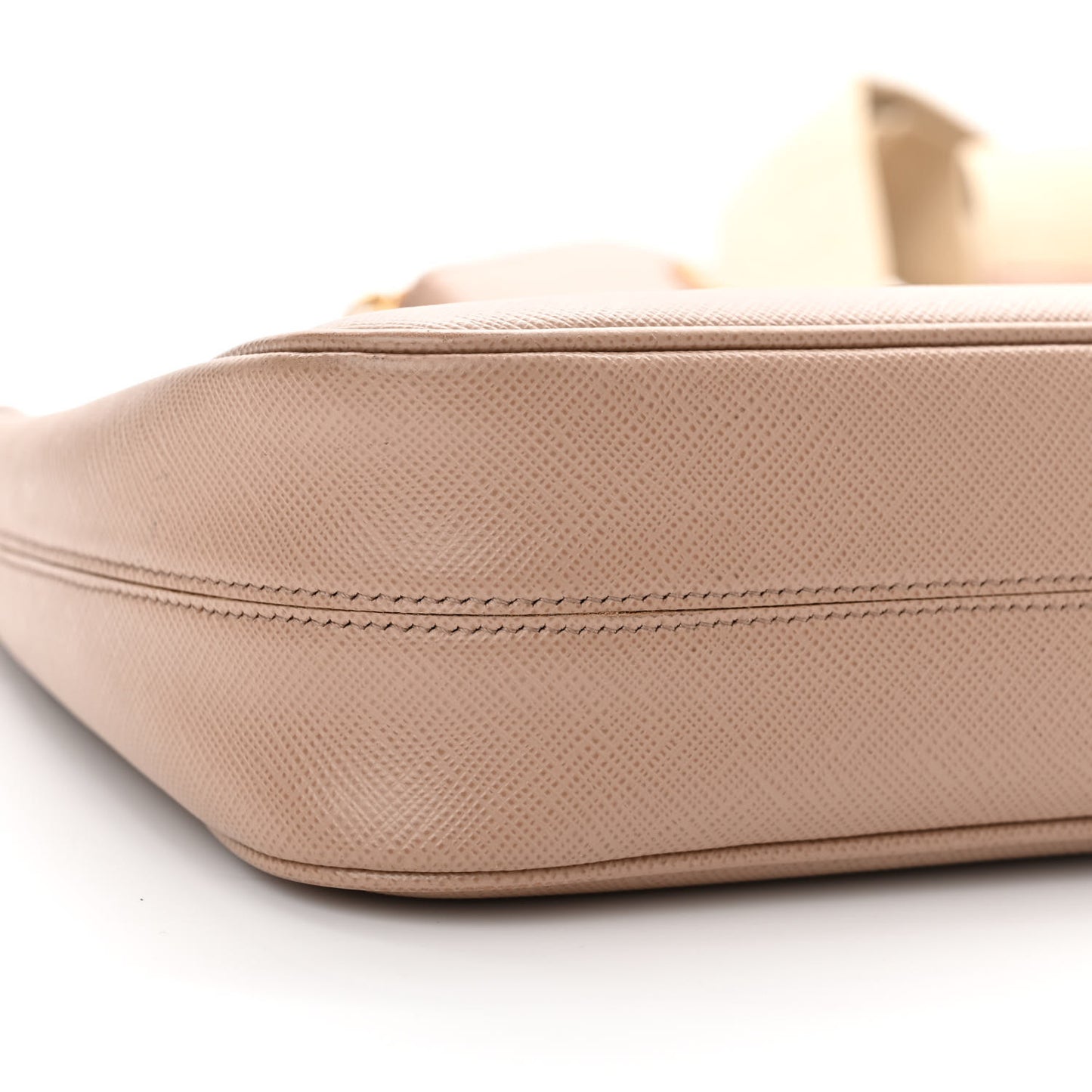 Saffiano Lux Re-Edition 2005 Shoulder Bag Cammeo