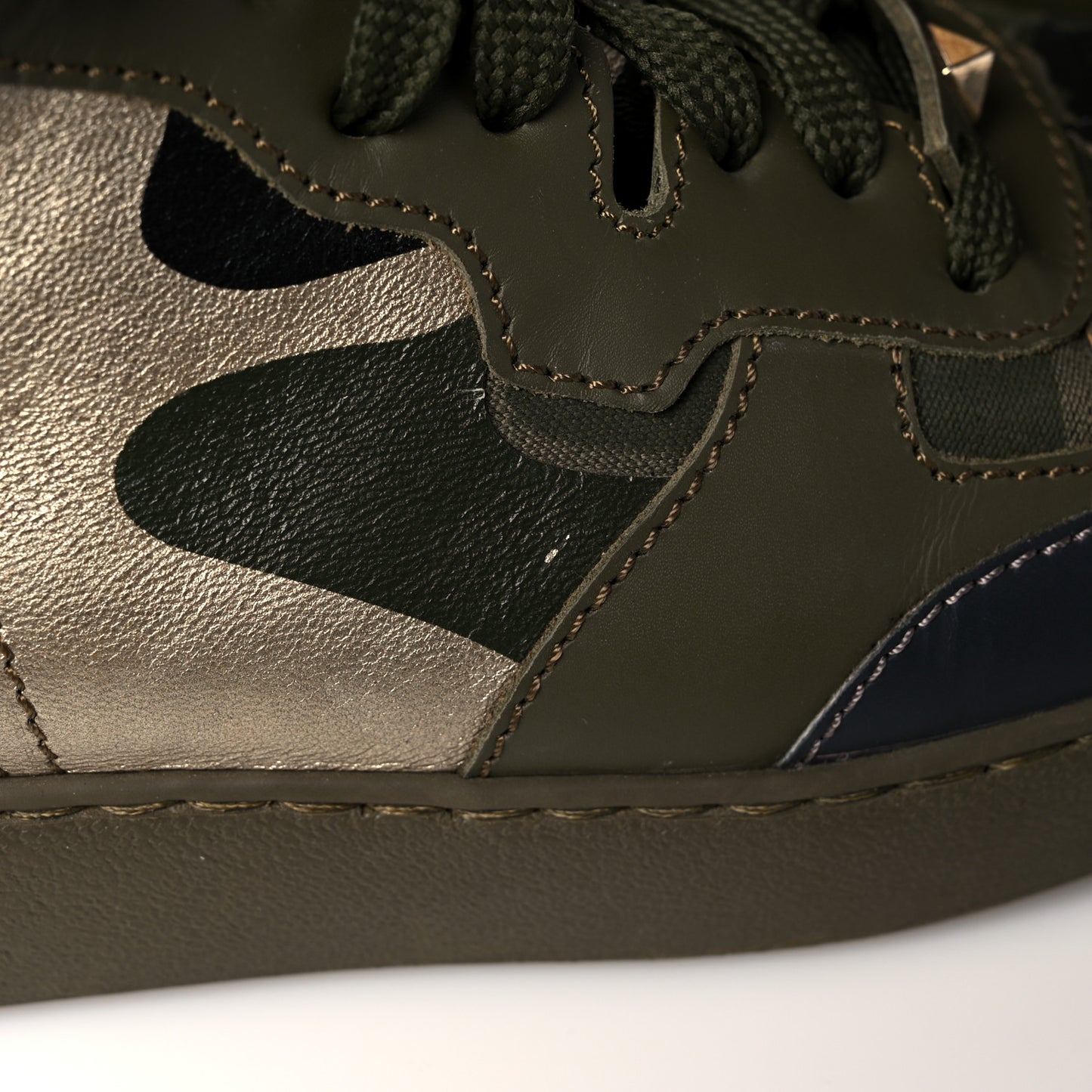 Calfskin Canvas Camouflage Rockstud Rock Be Sneakers 37 Olive