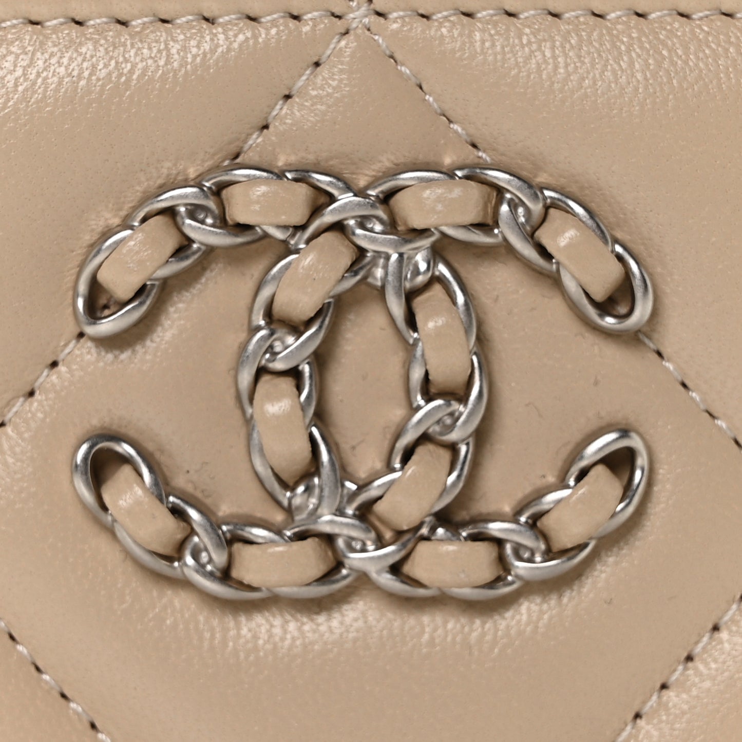 Goatskin Quilted 19 Card Holder Beige