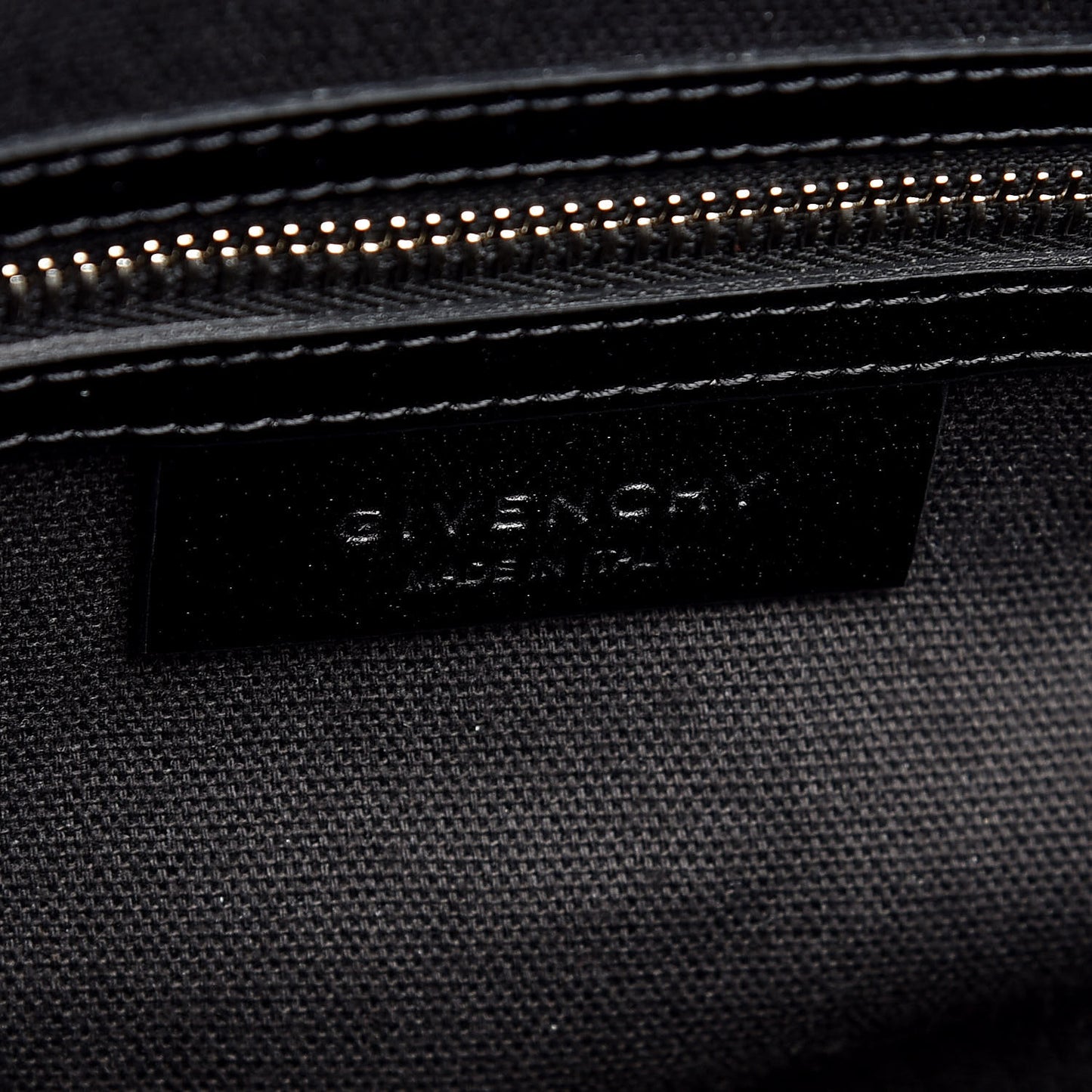 Shiny Lord Calfskin Medium Antigona Black