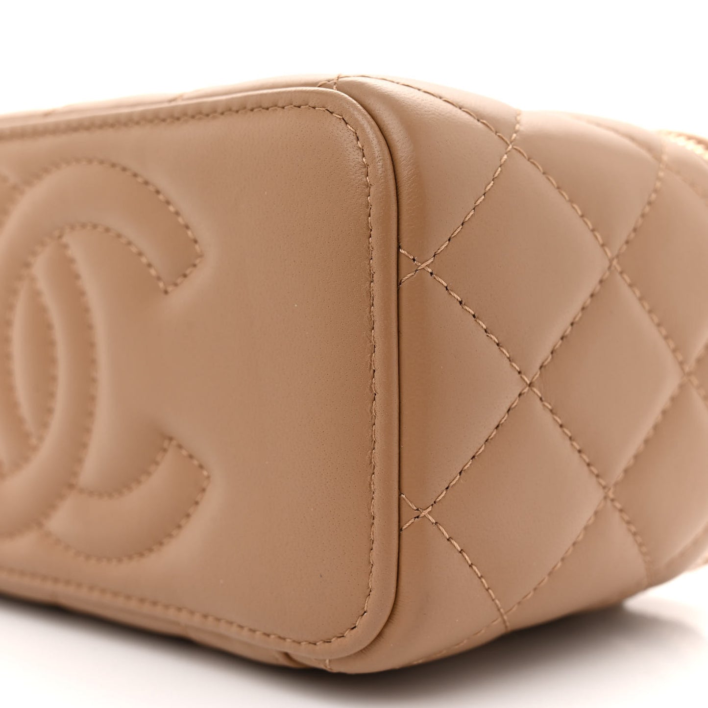 Lambskin Quilted Pearl Crush Small Vanity Case With Chain Beige