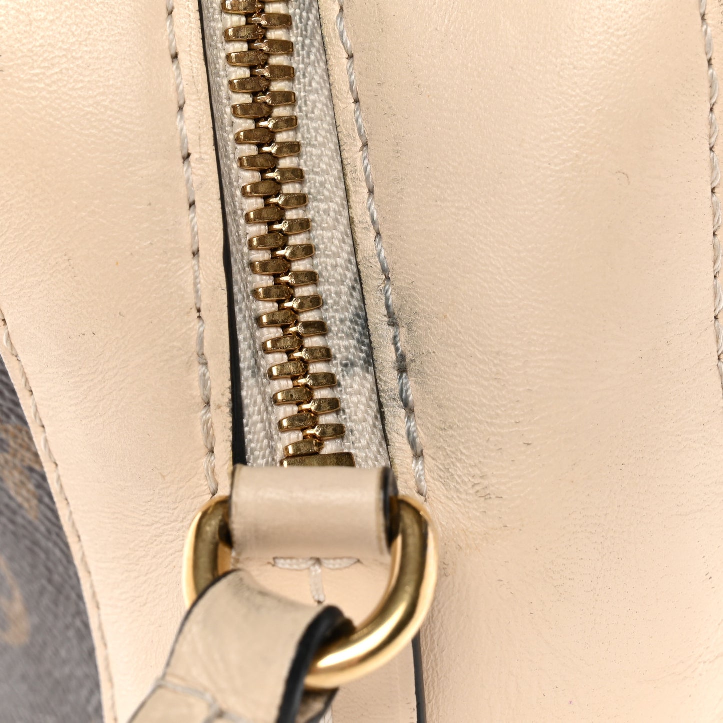 Monogram Saintonge Creme