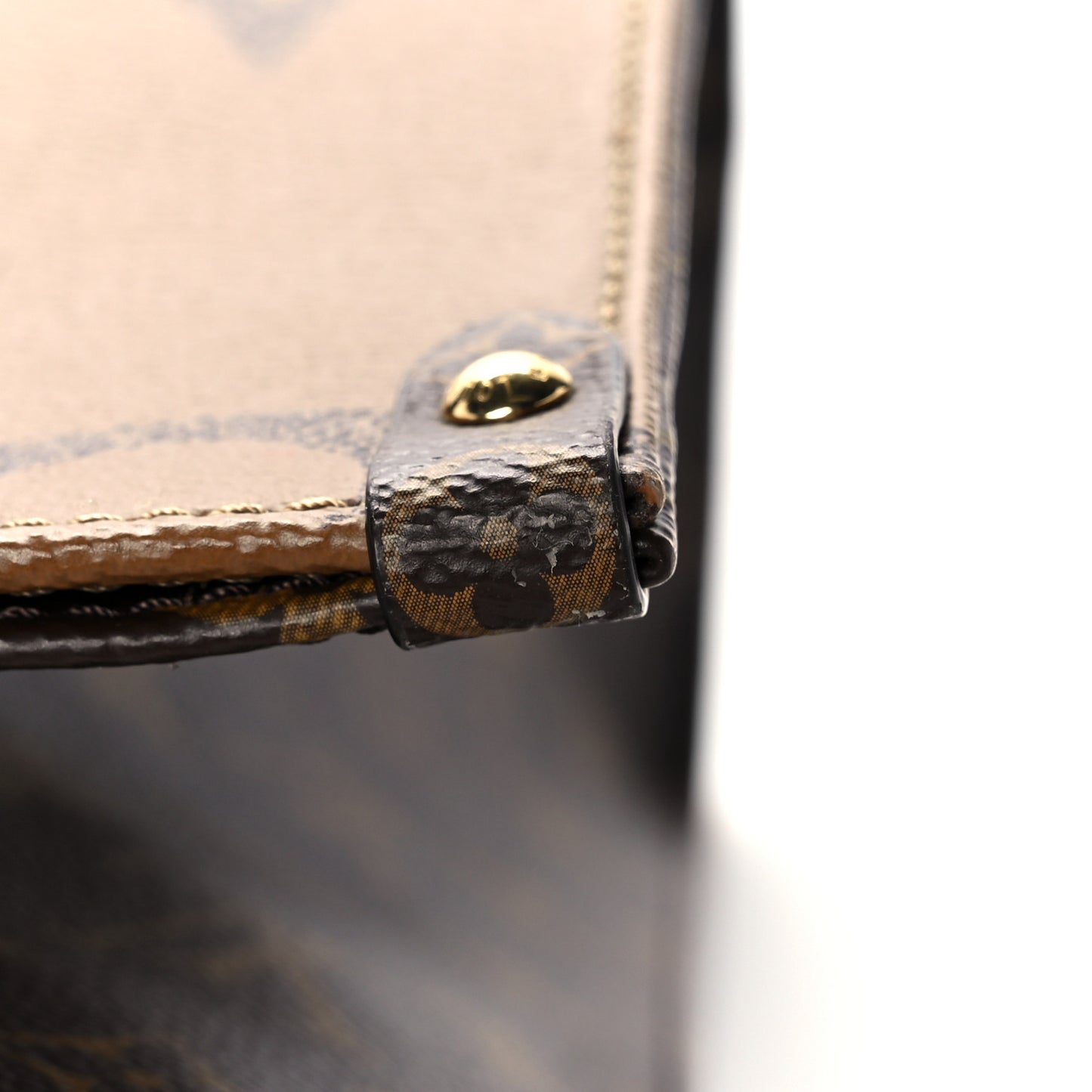 Reverse Monogram Giant Onthego MM