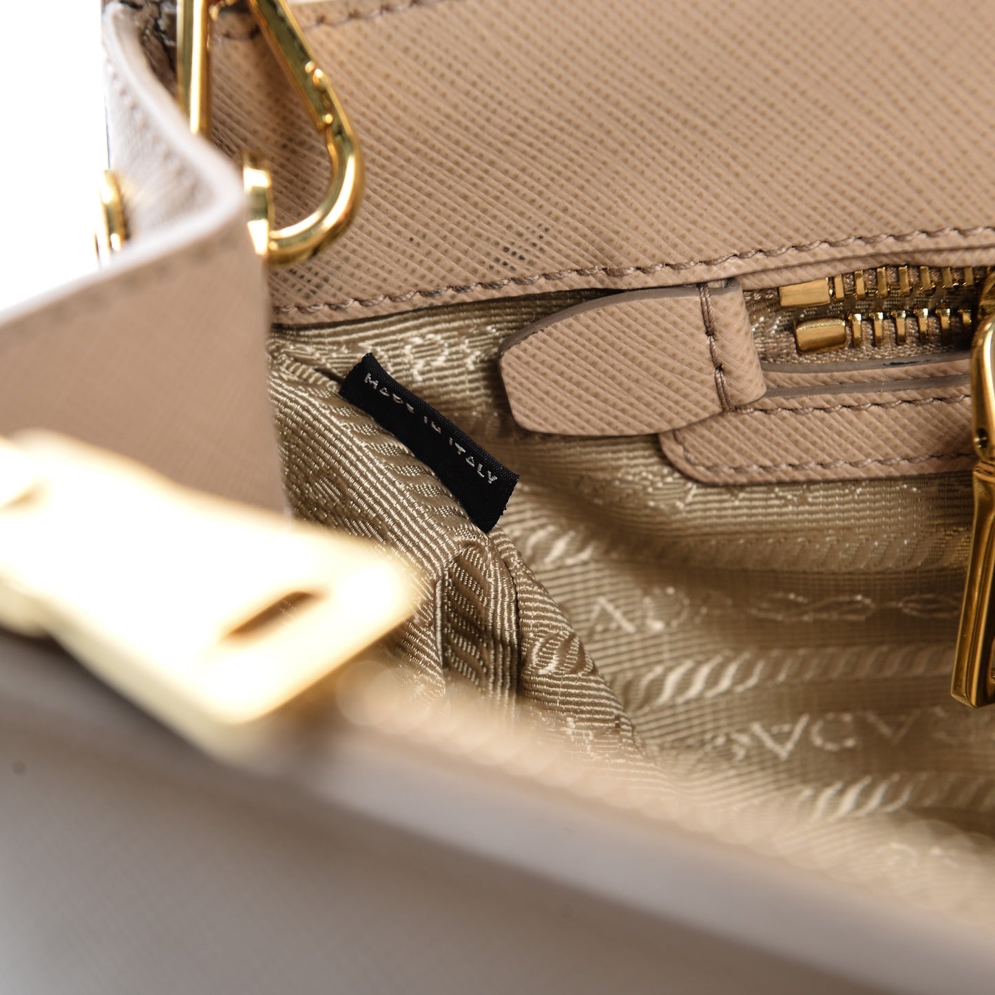 Saffiano Lux Galleria Front Pocket Tote Sabbia