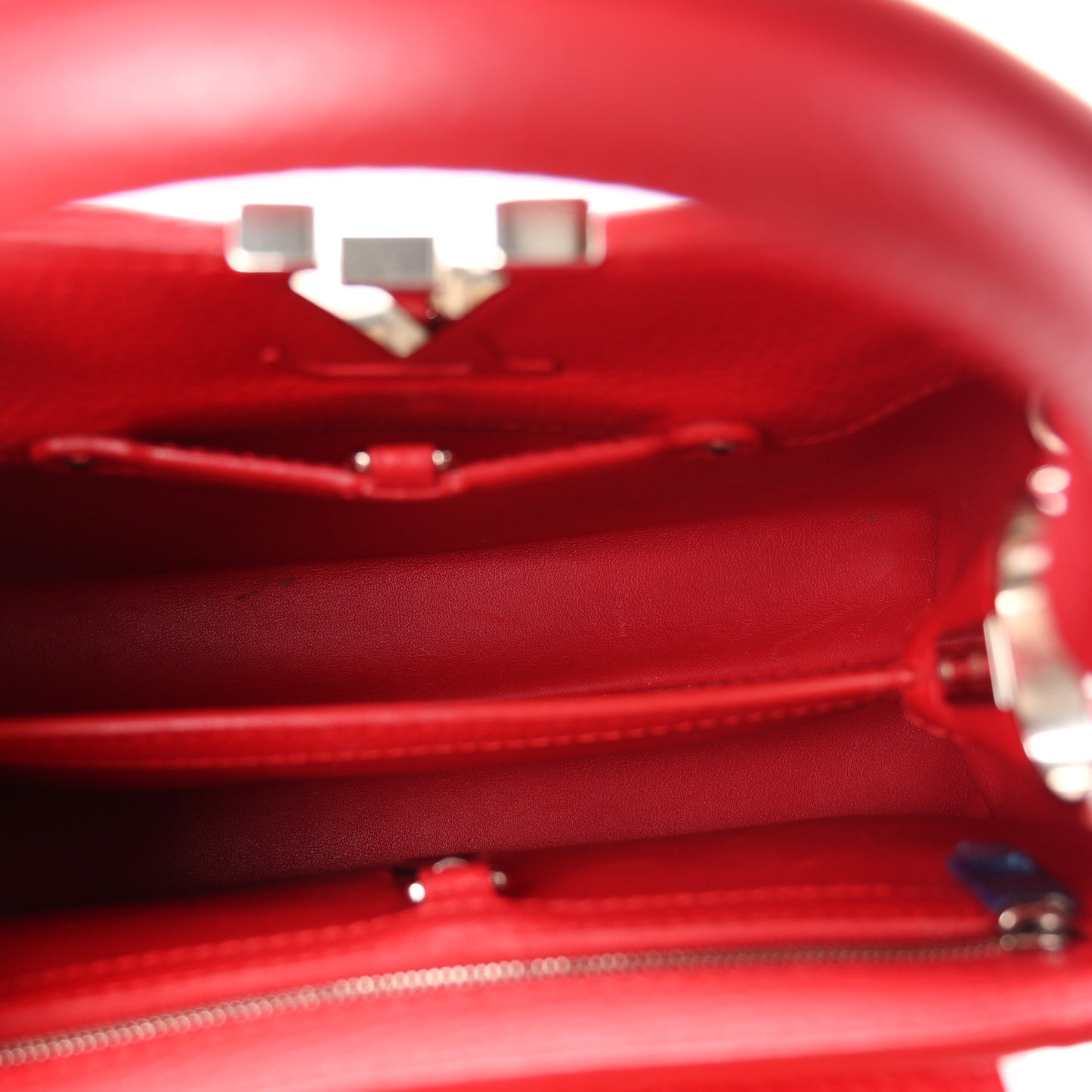 Taurillon Capucines BB Scarlet Red