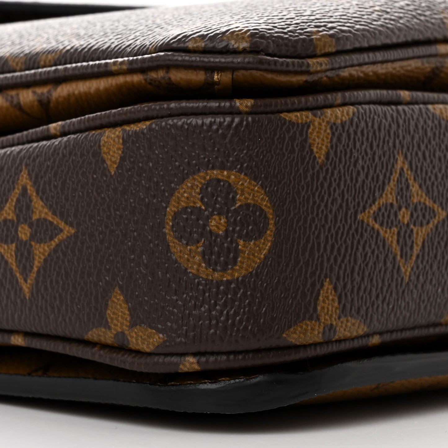 Reverse Monogram Pochette Metis