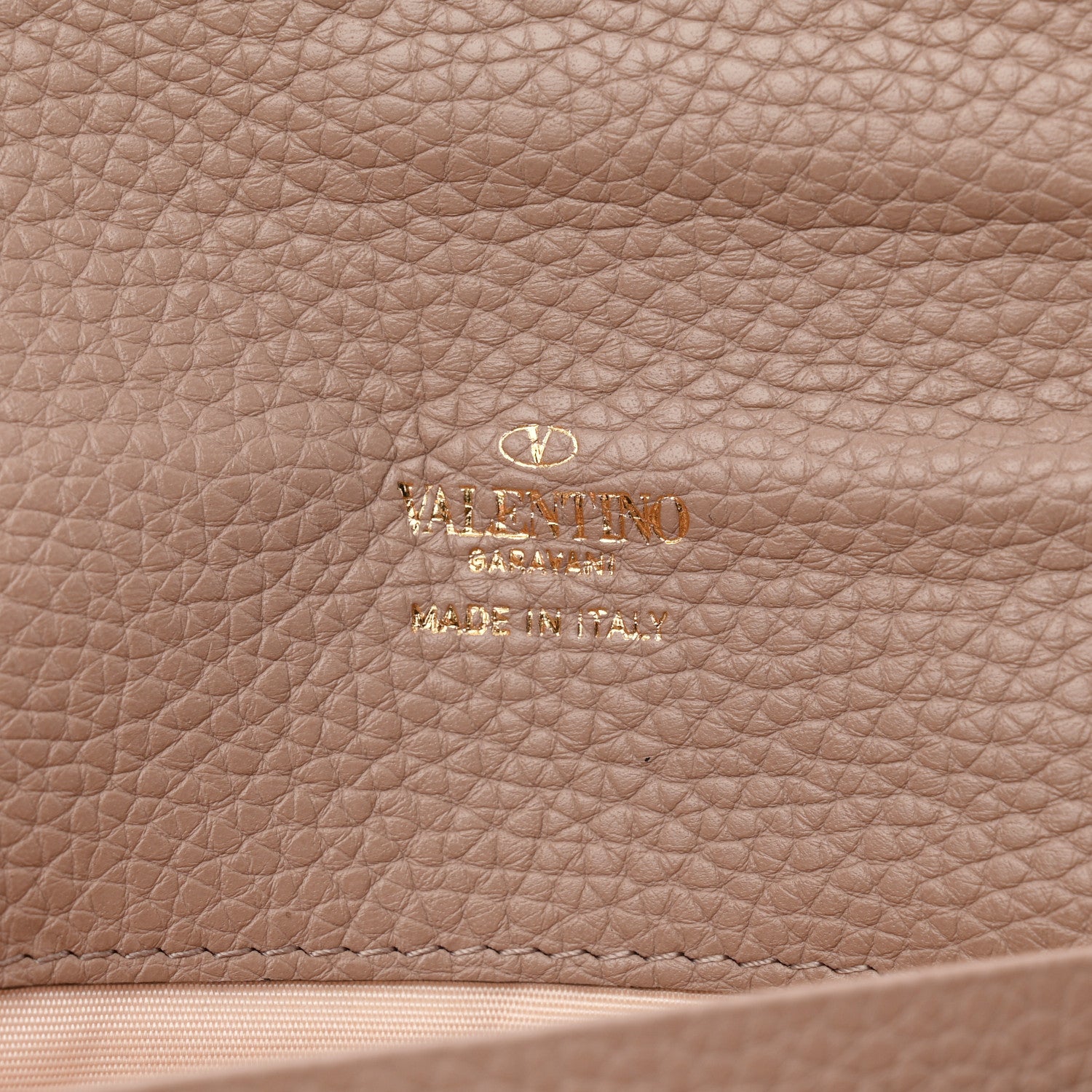 Valentino Garavani Pebbled Calfskin Rockstud Flip Lock Wallet On Chain Poudre 6 of 10