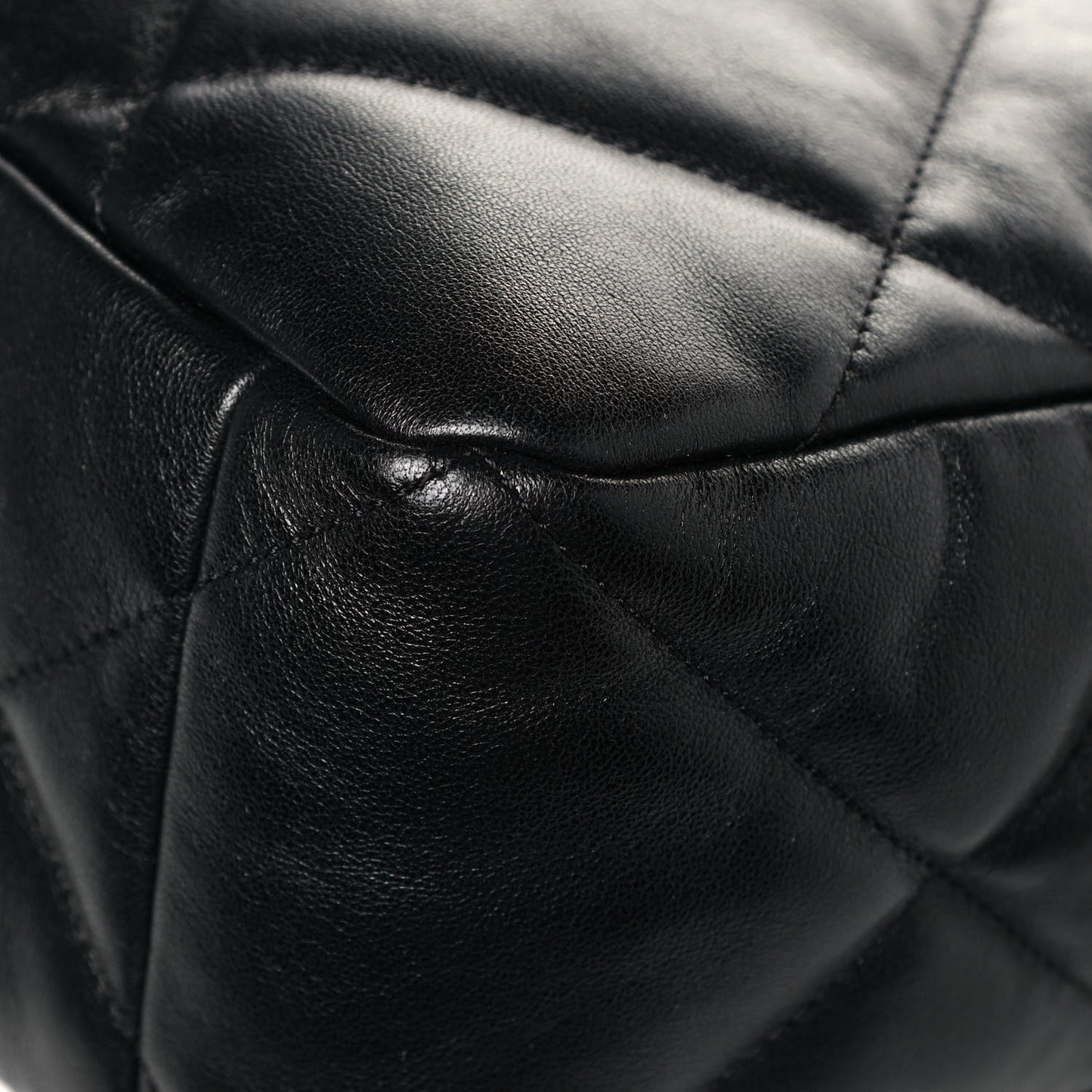 Lambskin Quilted Maxi Chanel 19 Flap Black